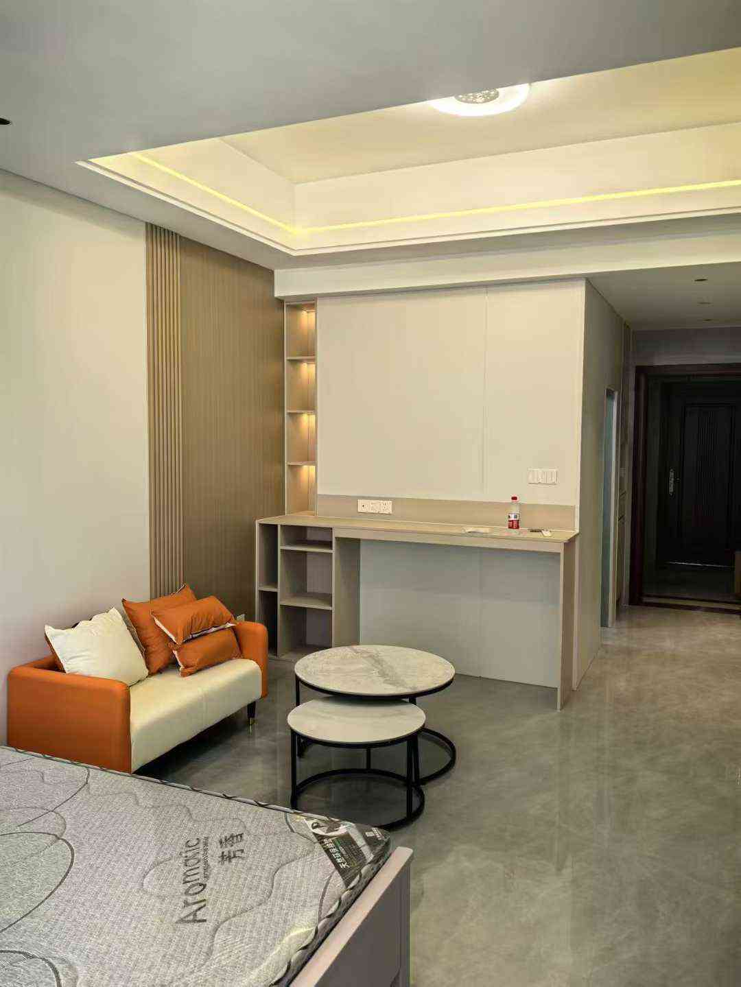 御元阳光城公寓出租新县城外国语学校对面 御元阳光城单身公寓两套出租 电梯靓楼层 1房1厨1卫 拎包入住 9.99新 租1200元/月（包物业）薛原