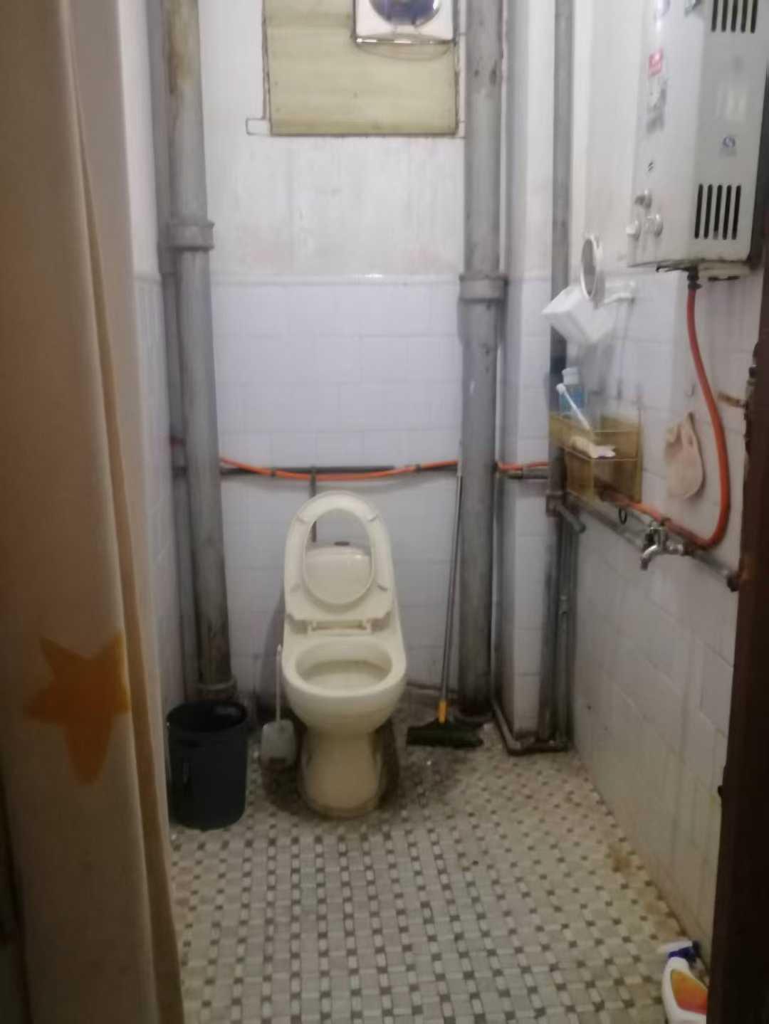 侨腾新村电梯2楼 3房有部分家私 带杂间租600/月约看