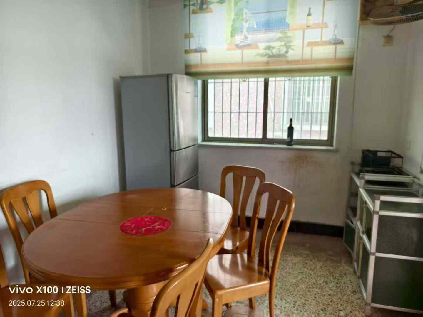 华侨城科技路附近新城学校旁边【恒业花园】步梯5楼 3房2厅2卫 有杂间 家私家电齐全 月租880元 一年起租 押二付一 
