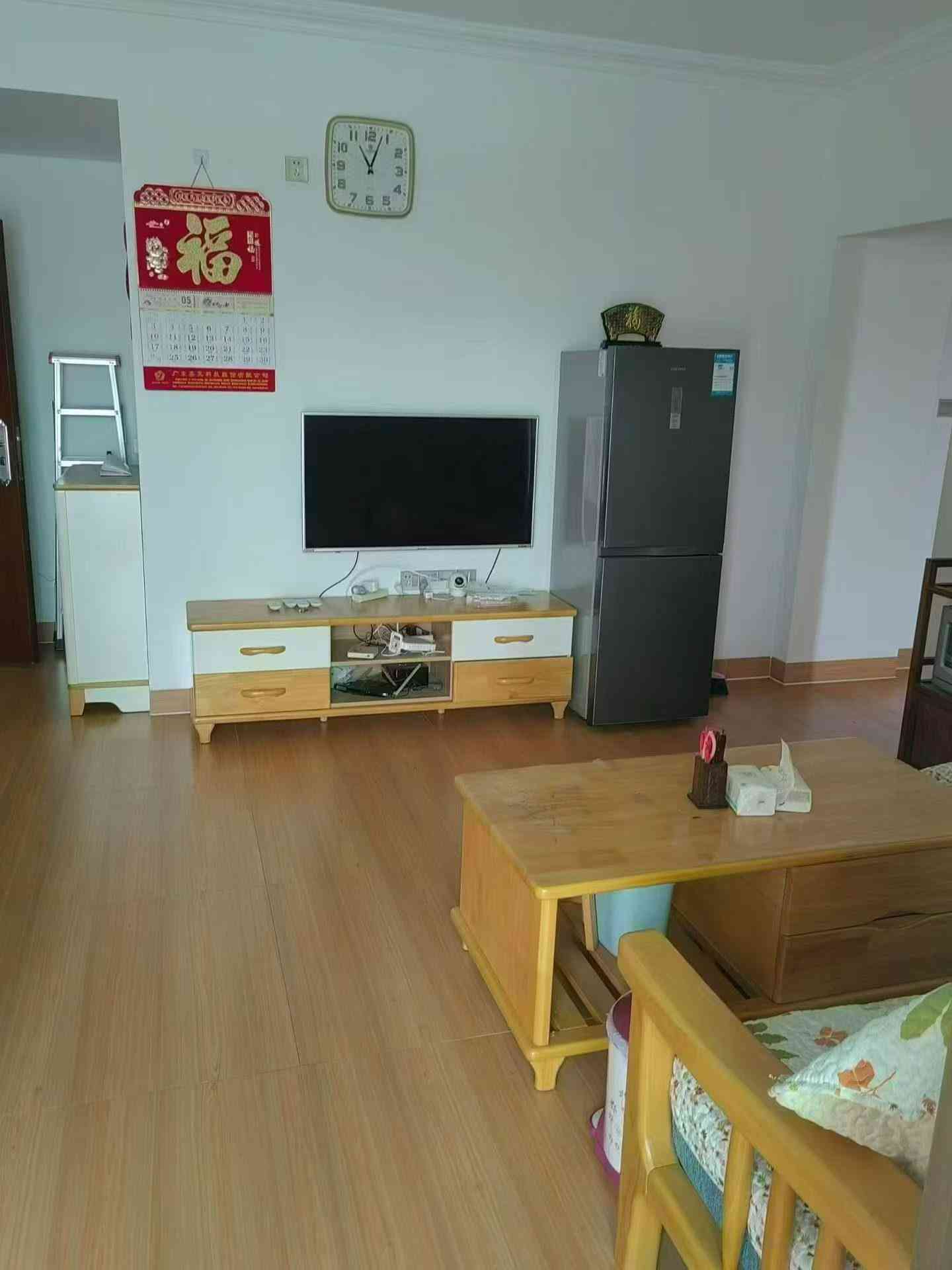 新县城广场对面府前壹号 电梯中高靓楼层 3房2厅 东南向采光好视野靓 主家精心装修保养好 送全屋家私电器 过户便宜 仅售47.8万（小小刀）有钥匙看房方便