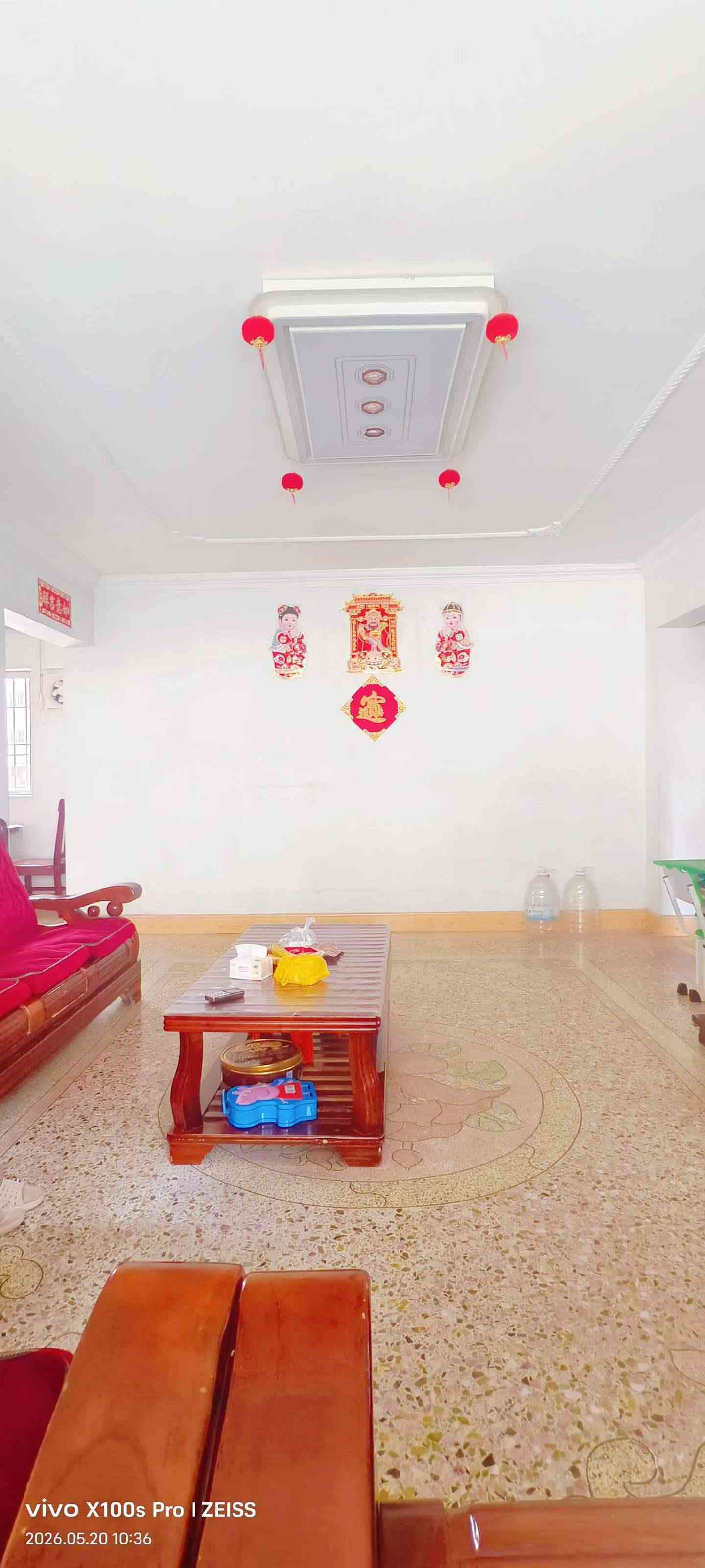 新县城程江镇小学学区房 腾飞花园B区 1楼杂间等于步梯2楼 采光很好 约120平方 3房2厅2卫带一杂间 带全屋家私家电 可拎包入住 学校市场一步之遥 诚售32.8万（小刀议价）