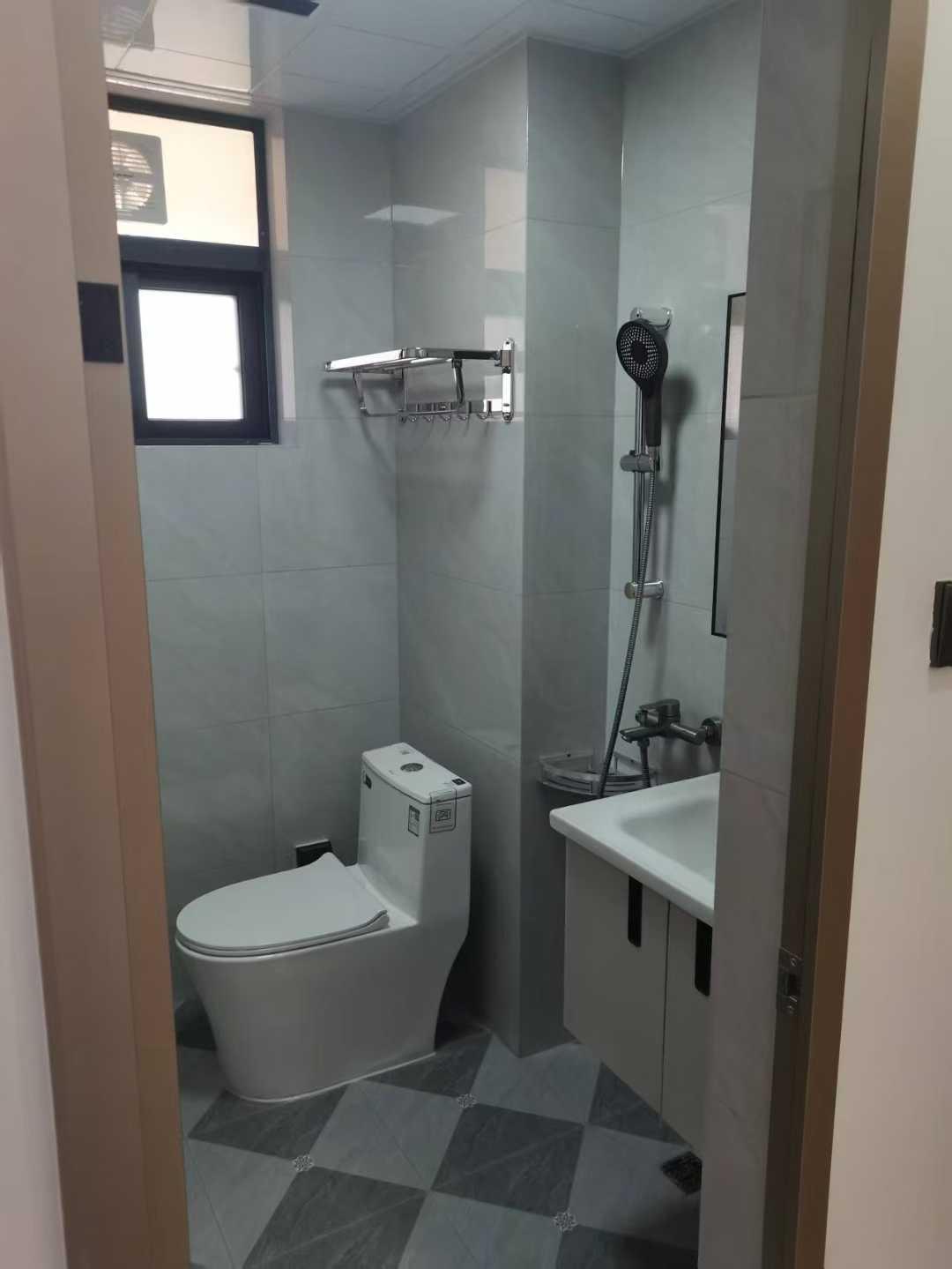 实验小学5分 低密度小区 上坪花园北区 全新装修带全新家私家电 3房2厅2卫 拎包入住租1880元 押二付一包物业宽带 看房