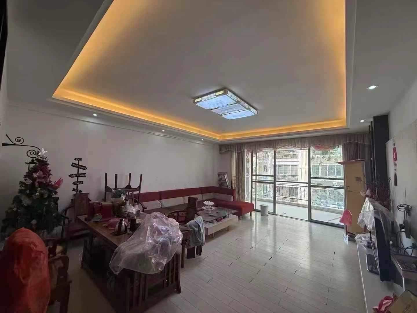 江南金碧华府江南市政府附近大小区 电梯精装四房二厅三卫双阳台 北向 证上约188平方 向花园安静舒适 有钥匙看房 开价87.8万