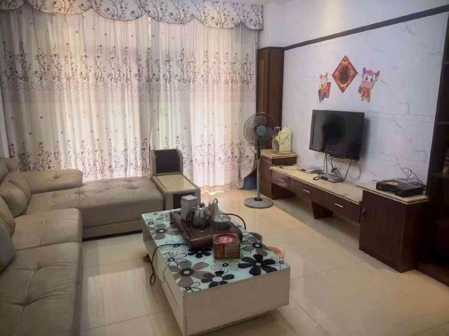 新县城骏景华府加装电梯3楼 3房2厅2卫 两阳台带一个60平方露台 少住人保养十分靓 证上116平方实际不止 一口价49.8万 看房提前约