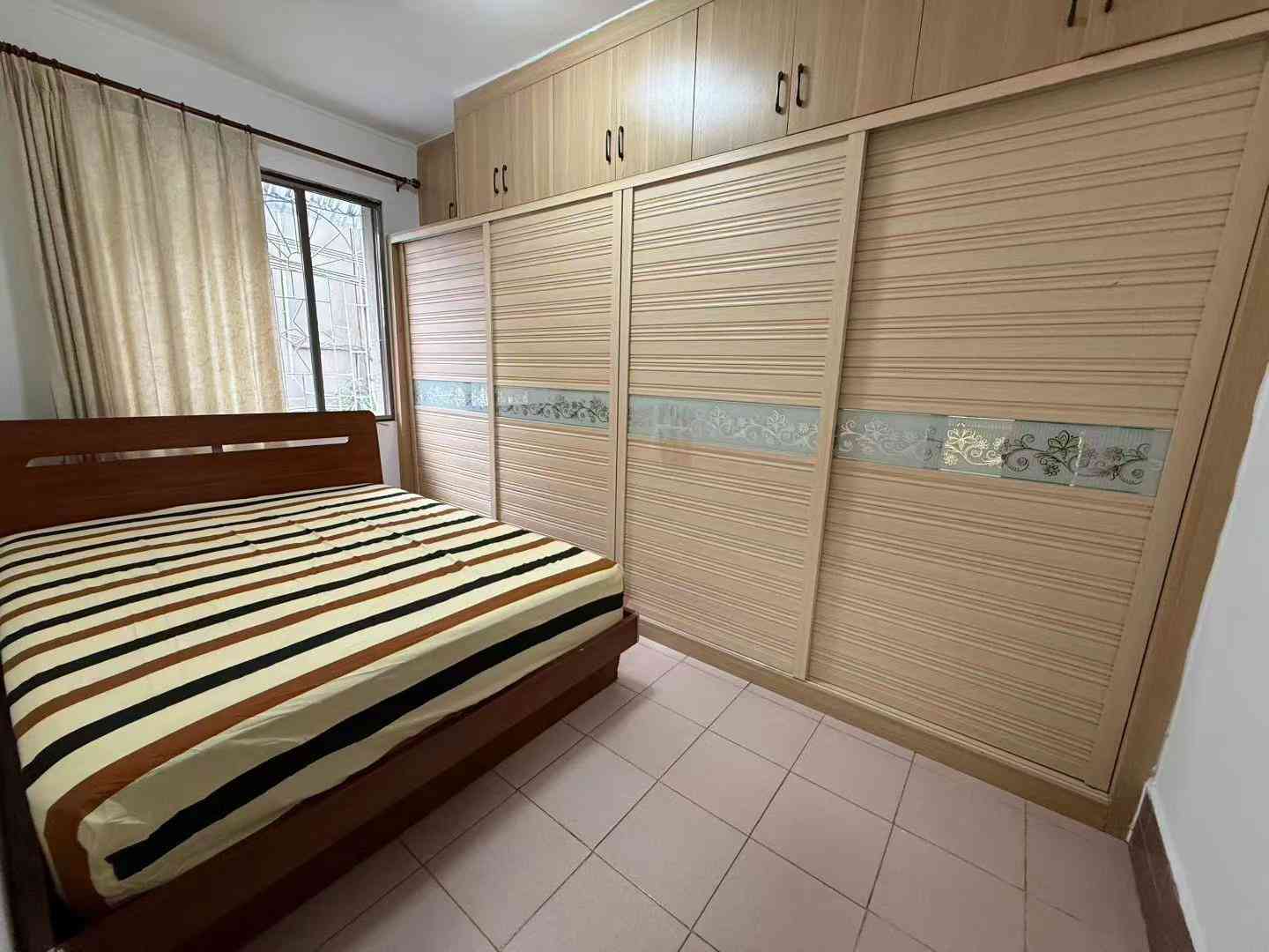 加装电梯直接到户 团结路10号建委宿舍 2楼3房2厅2阳 大小区大杂间 免费停车 一口价26.8万 密码看房.