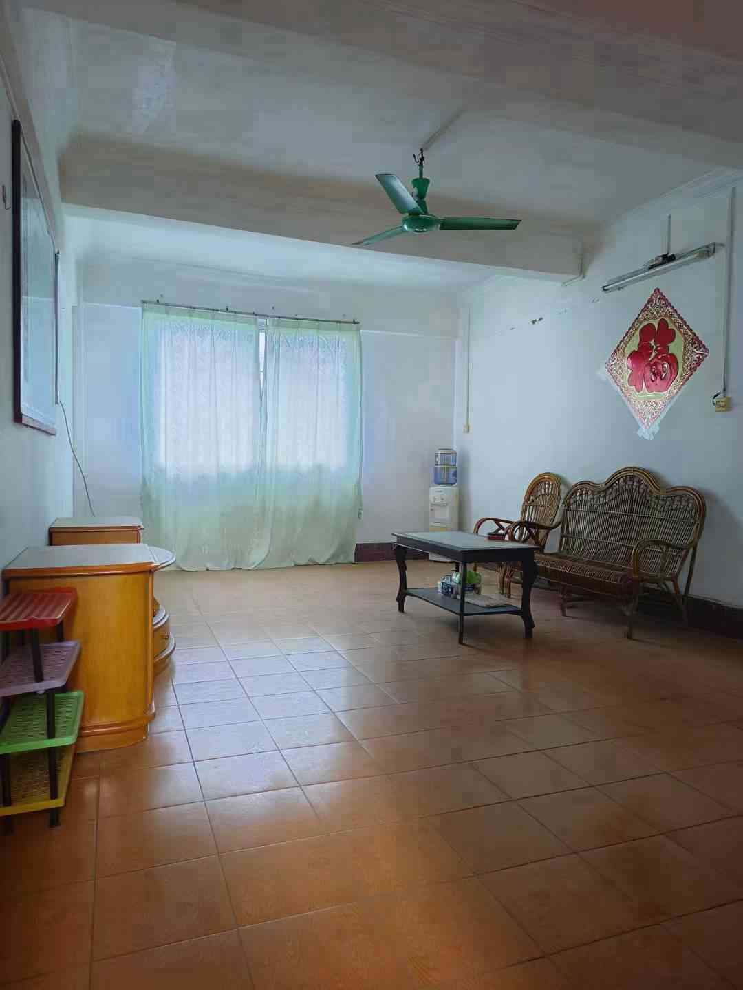 出租华侨城香港花园B区 3房2厅 家私家电齐全 大小区停车方便 月租600元/月