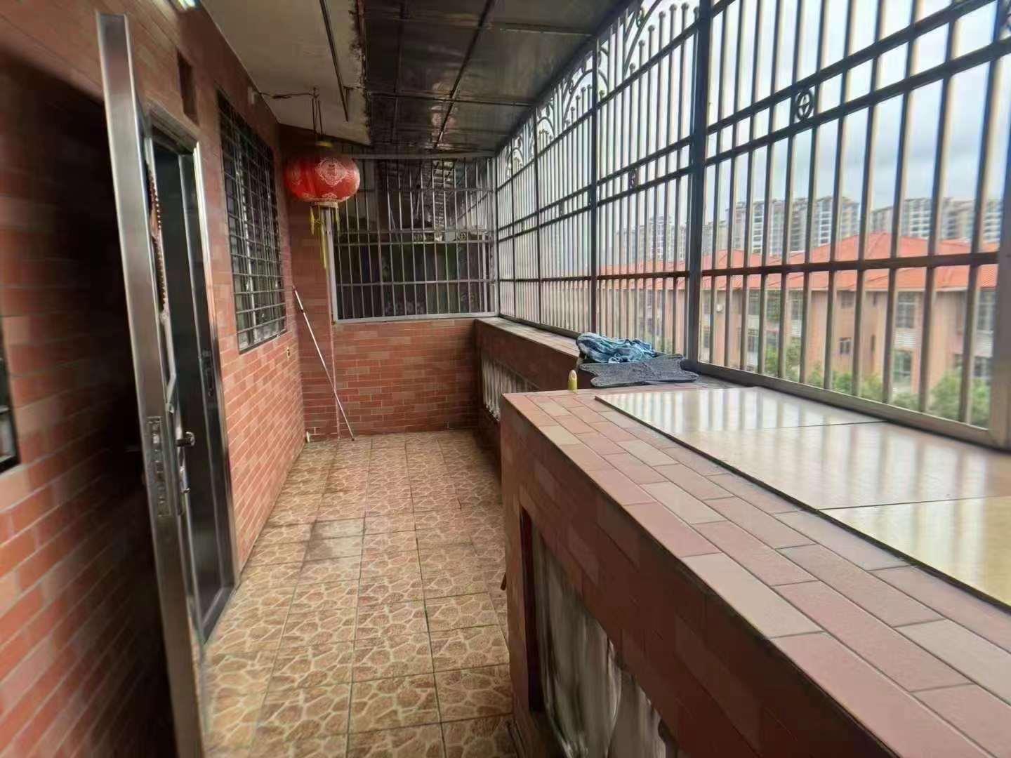 0首付 一口价39.8万   大古街旺贵花园7楼 证上约120平方 3房2厅2卫 大小区送杂间 带装修及全屋家私家电 拎包入住 证满五唯一 证在手 