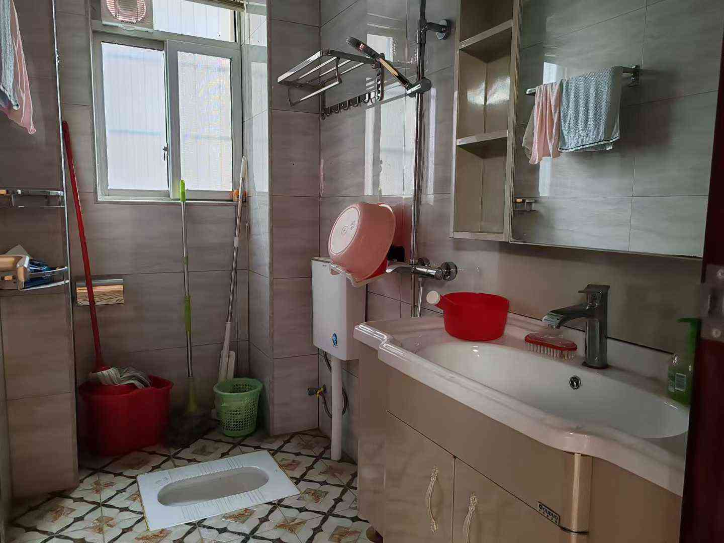 梅水路归读一品 中间楼层 约160平方 大4房2厅3卫2阳台 全屋家私家电齐全 拎包入住 2500元/月 