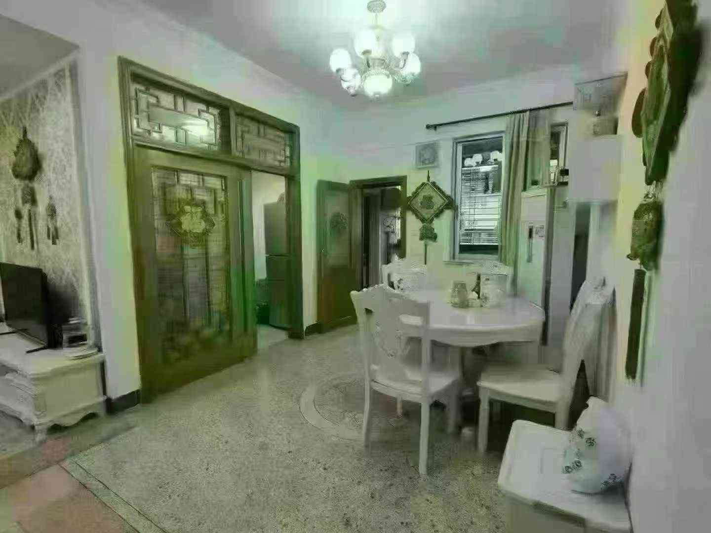 精装房新民小学学区房 五洲花园小区 步梯中高楼 2房2厅1卫 83平方 精装修 带家私家电 带杂间 有位置加装电梯 满二年诚售33.8万（一口价）预约看房