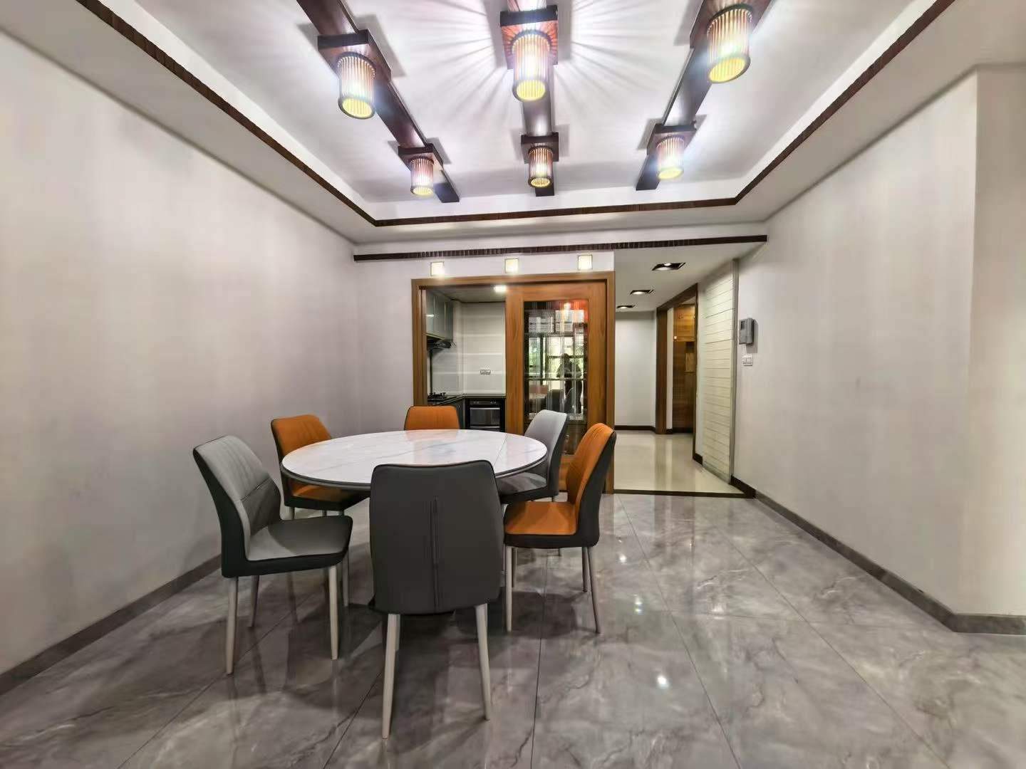 江南帝景湾4房精装带车位一口价76.8万首付8万 江南鸿都帝景湾托斯卡纳2栋303 4房2厅2卫 138平 向花园 精装修 送家私家电 送车位 过户便宜（密码）