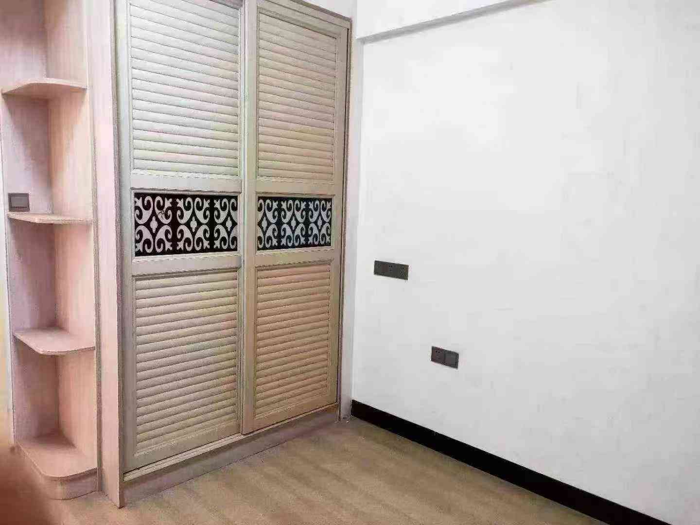 新房出售【华景美都】新县城程江小学学位房华景美都电梯中高层(非顶) 大2房2厅2卫 约95平方 全新装修未住过人 满五 一口价46.8万【钥匙在店】振兴
