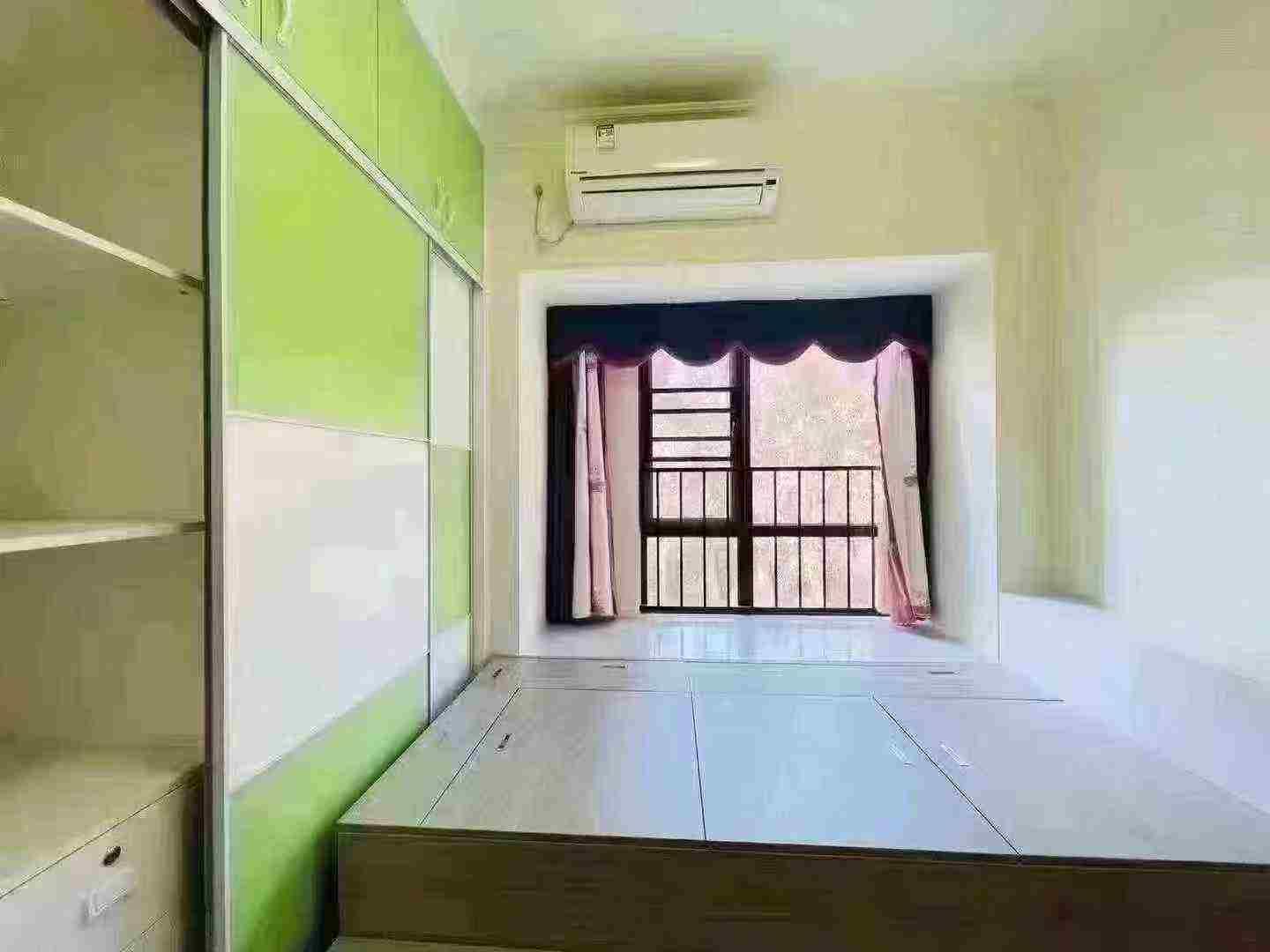 东山谷碧桂园3房2厅2卫 约113平方 电梯中间楼层 纯南向 三开间朝南 全新未住人 过户便宜 近东山中学 东山新天地 芹洋半岛 售65万密码看房