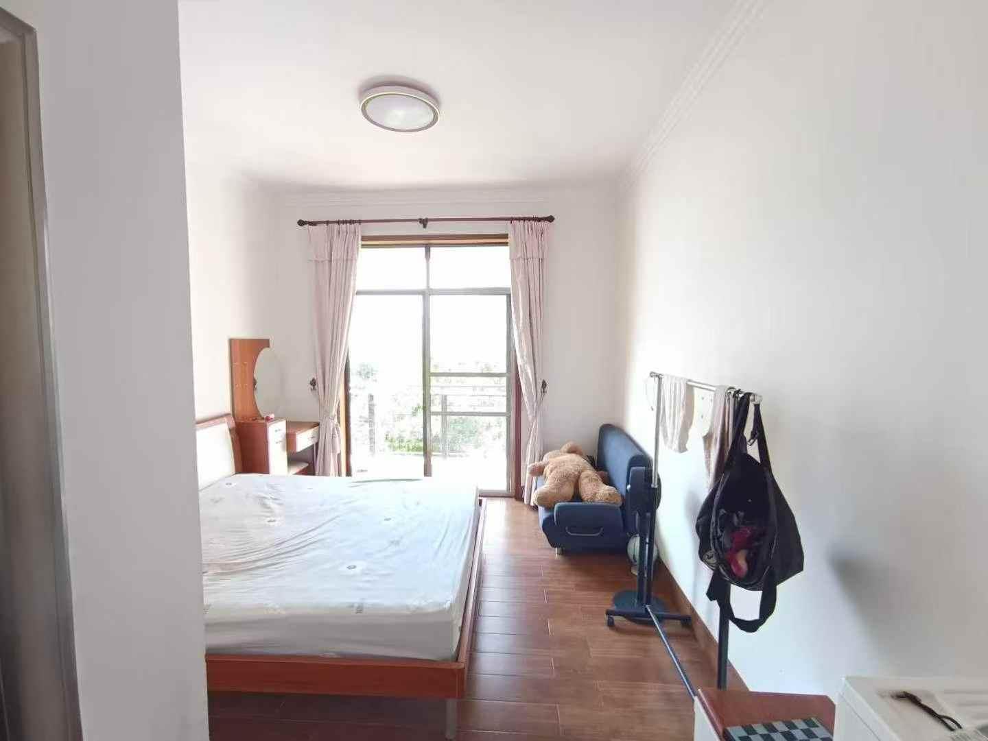 江南鸿都小学旁【金利来城市花园】中间层 3+1房2厅3卫 约160平方米 精装修 南北通透 家私家电齐全 押二付一1年起租2500元/月 