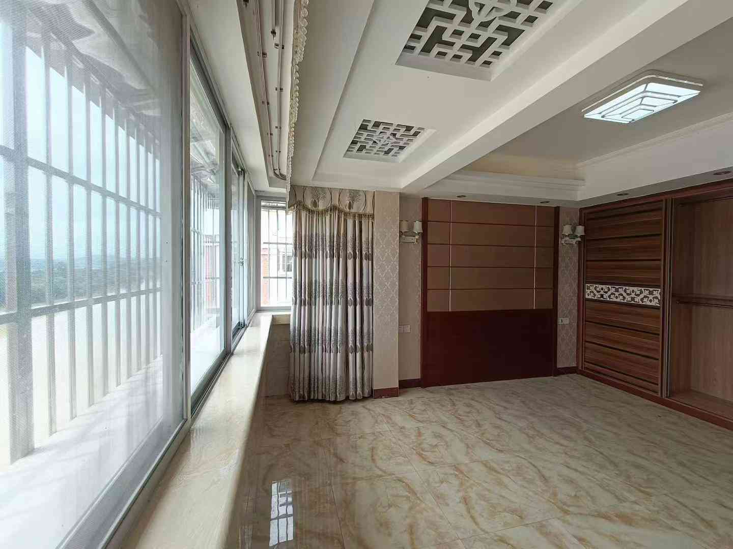 原装电梯大4房 一口价69.8万新县城程江学位房 钻石花园三期中高数 证上195平 4房2厅3卫 豪华装修 全屋中央空调 东南向 望江 售69.8万（一口价）也可租2000元/月(可配齐家电家私)
