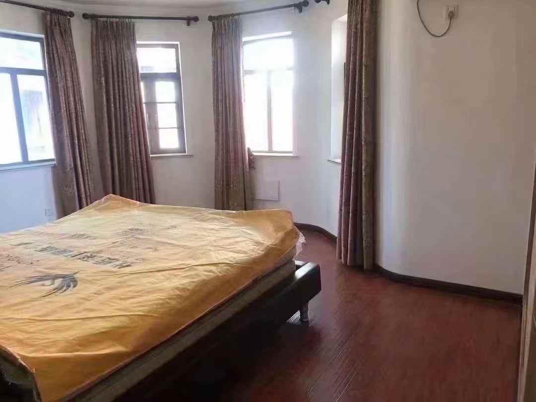 小区鸿都帝景湾楼层电梯中高楼层面积147平 四房两厅两卫装修精装售价118万（小议）优势楼层靓 视野好 鸿都小学学区房