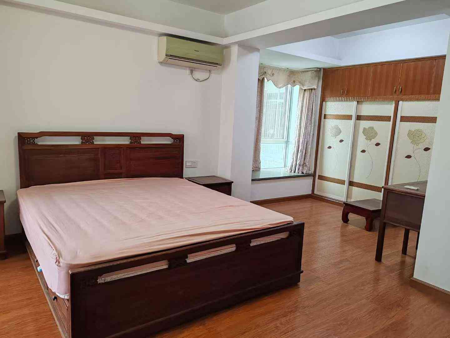 梅水路江南归读一品 电梯靓楼层 160平方 大4房改3房2厅2卫 拎包入住 保养靓带家私电 租3200元/月含物业费 