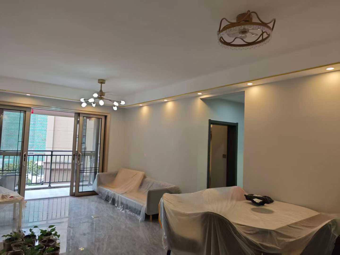 梅州信息网直属出租天虹商场旁外国语学校附近 熙园三房两厅两卫100㎡ 现代装修家私家电全齐拎包入住1800元/月电