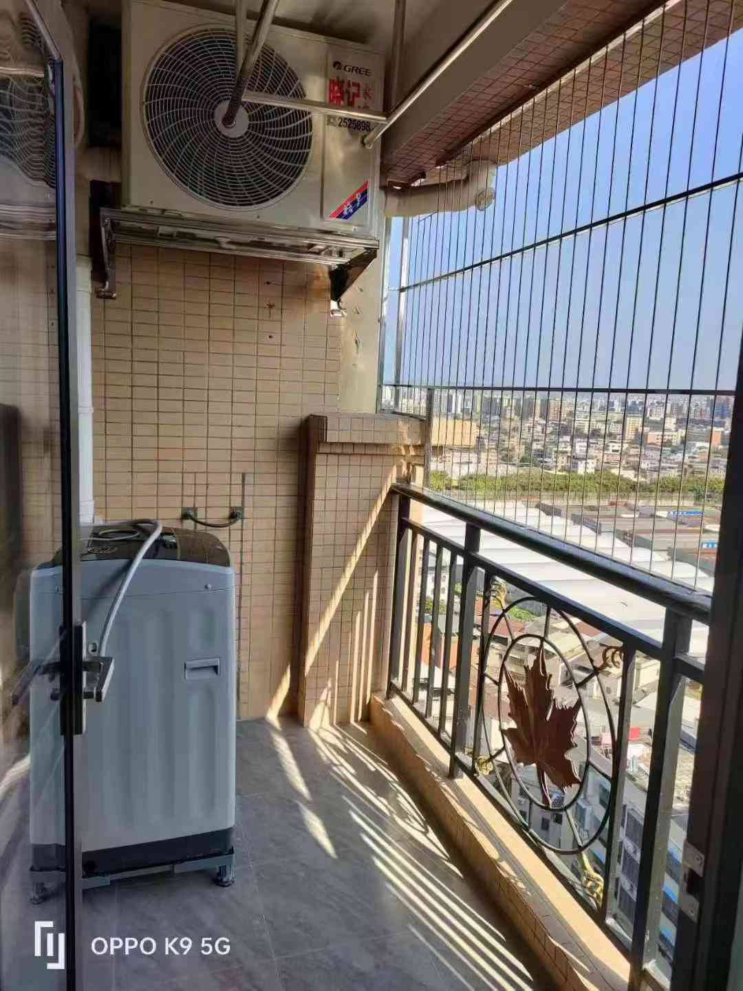 花园城出租房新县城客家新世界旁花园城小区 电梯楼层 2房2厅 拎包入住 租1500元(包物业费) 一年起租 押二付一 