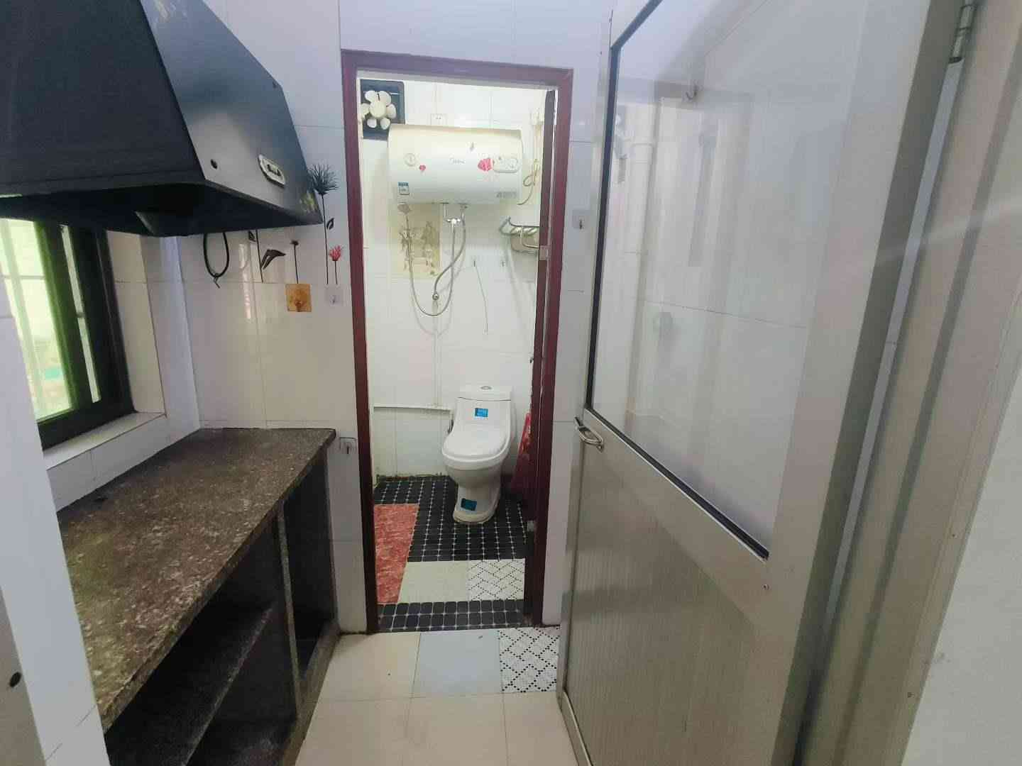 出租华侨城广场附近有多套一房一厅480元;二房一厅680出租,全带家私家电 拎包入住 看房方便