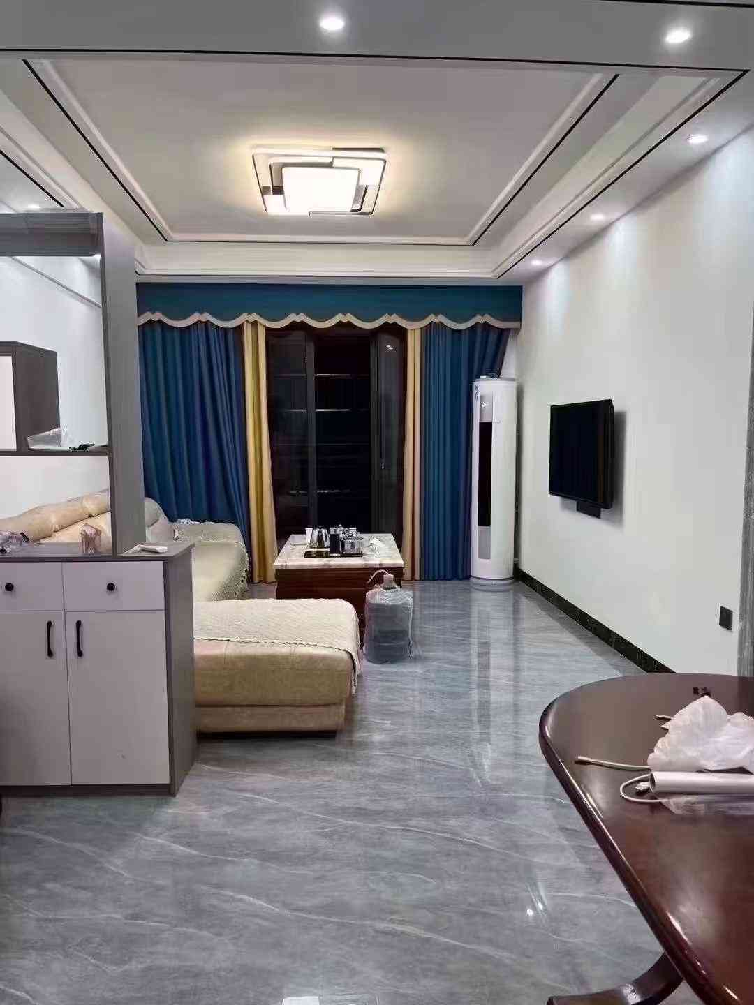 【山水名都】电梯3房出租新县城山水名都D区 花园小区 新县城宪梓南路华师华业天虹购物中心附近 12楼（非顶楼）3房2厅2卫 豪华装修 家私家电齐全 押二付一 一年起租 月租2280元/月 有钥匙方便看