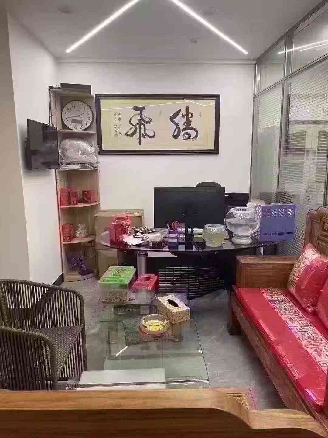 商住复式店铺+阁楼 有后门出入享受小区环境 新县城外国语附近梅县碧桂园实用350平方店铺 豪华装修 1楼店铺9米宽门面+阁楼50平 2楼厨房+饭厅+6个办公室可住人 全屋大金中央空调自带新风系统 菠萝