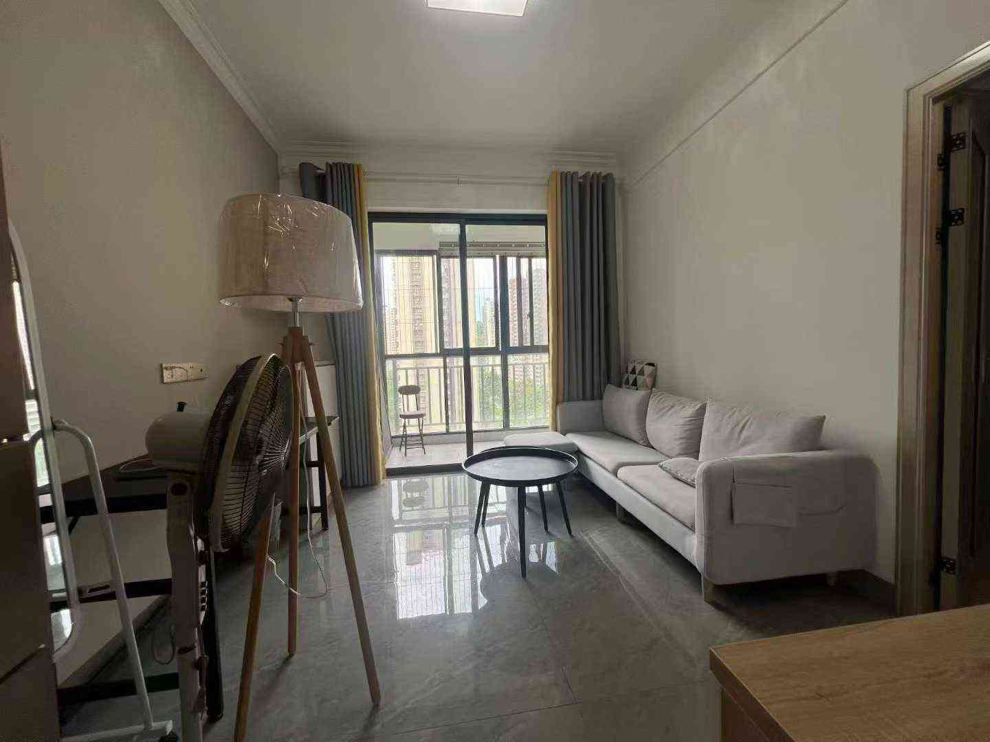 新县城御元阳光城电梯一房一厅 2梯5户 独立阳台出租1100元