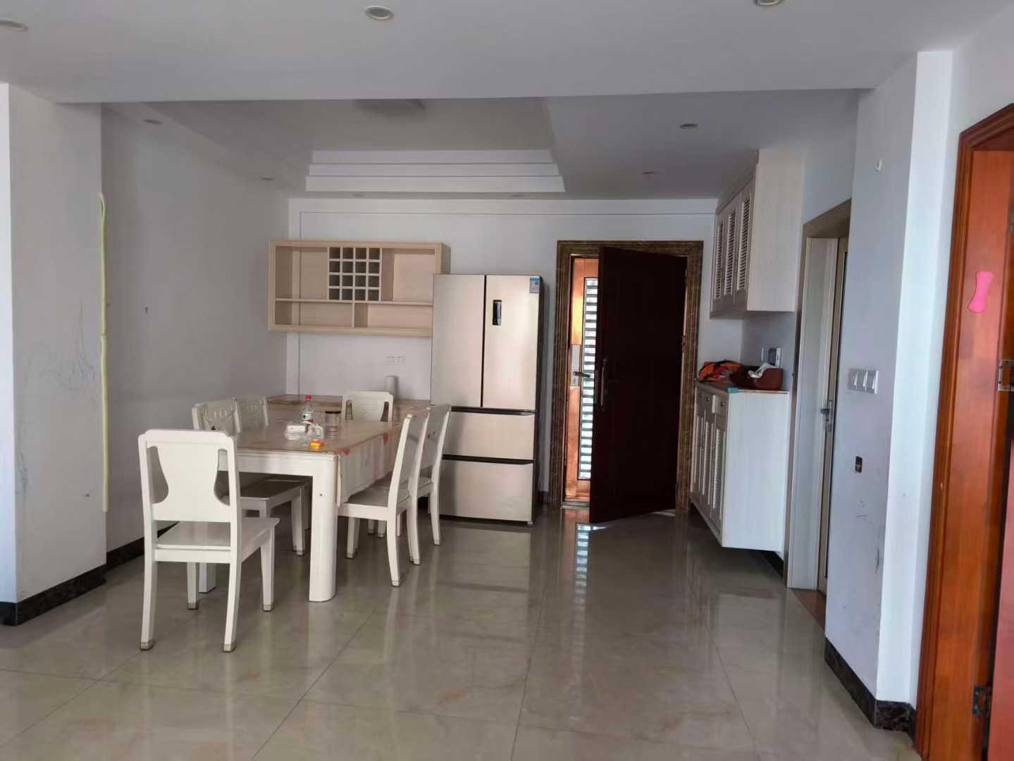 新县城百福豪园电梯七楼三房两厅两卫 带家私家电 1500元/月 一年起租 看房方便