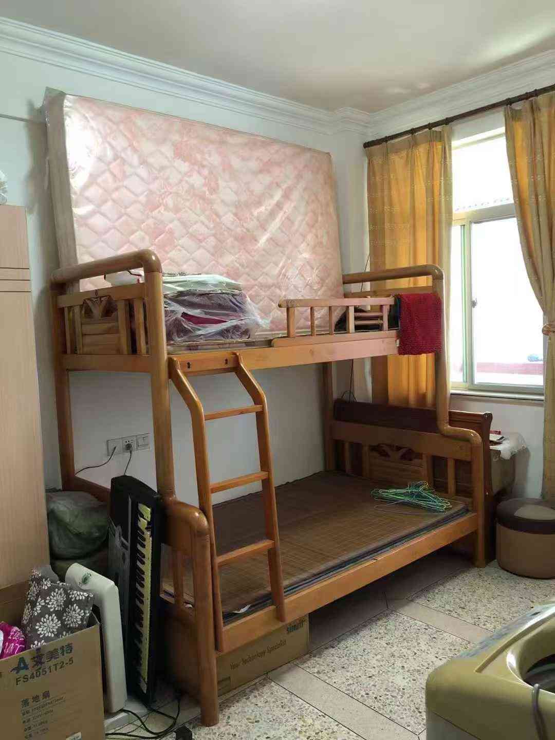 买房送车库 华侨城新城中心小学附近 智能大小区 步梯5楼（相当于4楼）4房2厅2卫2阳台 142平方 带全套家私家电 保养十分靓 光线好 无需装修 拎包入住 停车方便 诚售46.8万（小小议）看房