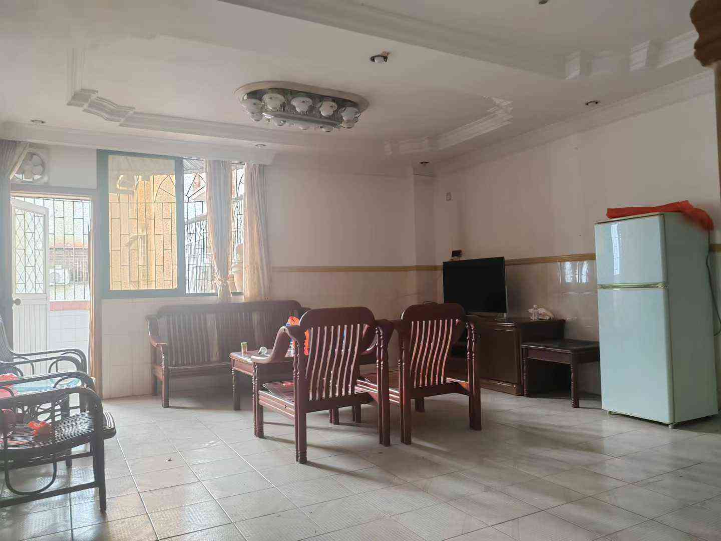 元城小学附近江南《锦绣新村》步梯7楼 3房2厅2卫2阳台 家私家电齐全 采光靓 租金600/月 看房方便 