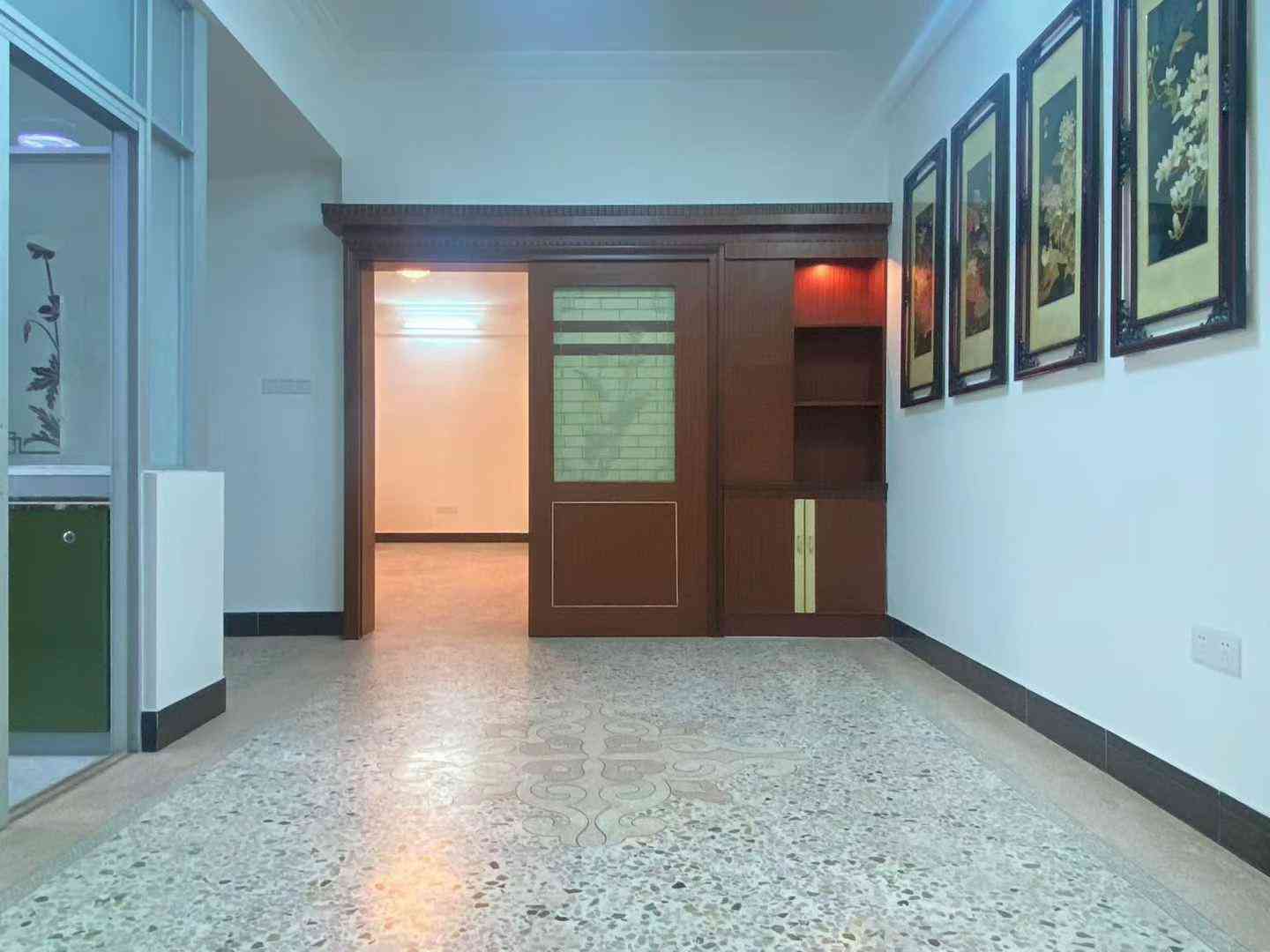 五洲花园步梯（有位置加装电梯）大3房2厅2卫2阳台（可改4房）150平 业主精装修未住人 有小区大杂间 诚售39.8万  