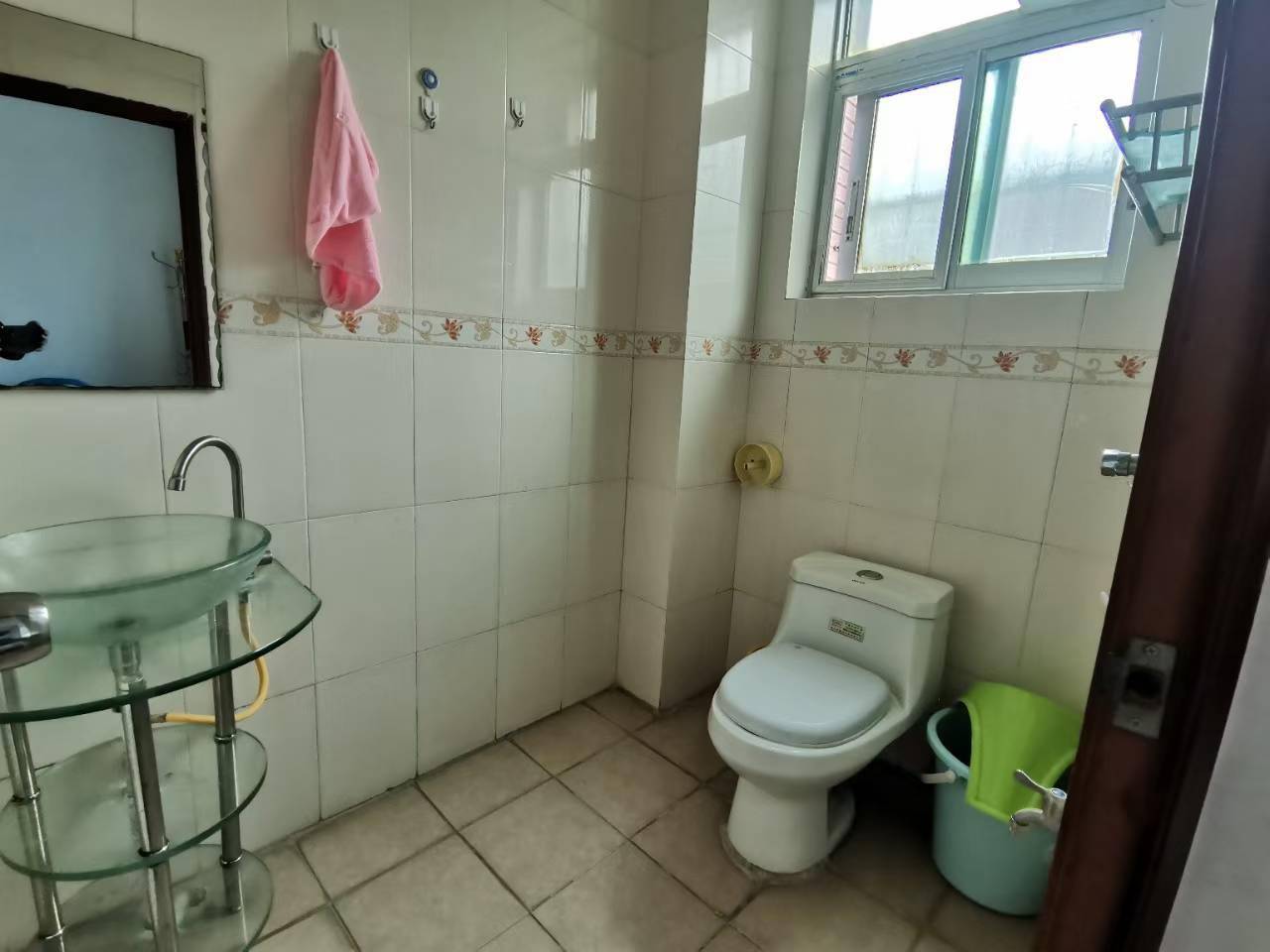 梅县碧桂园公寓出租 全屋索菲亚定制 品牌家私家具 1180/月（含物业费） 一年起租 押二付一 