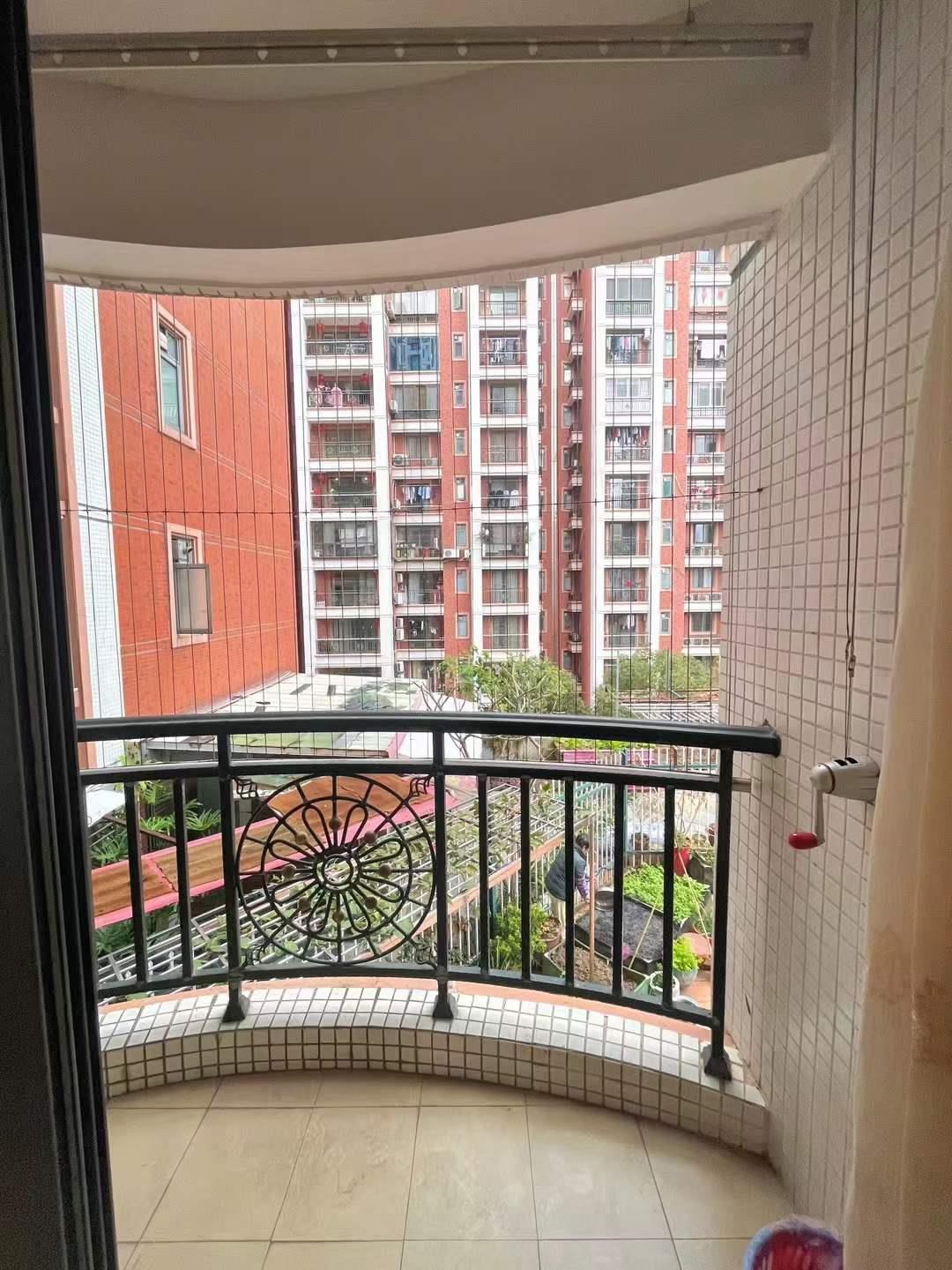 出租华业学校对面中南雅居乐南北通透电梯中间楼层4房2厅2卫,127平方主家精装修 带家私家电 拎包入住租金1900元 