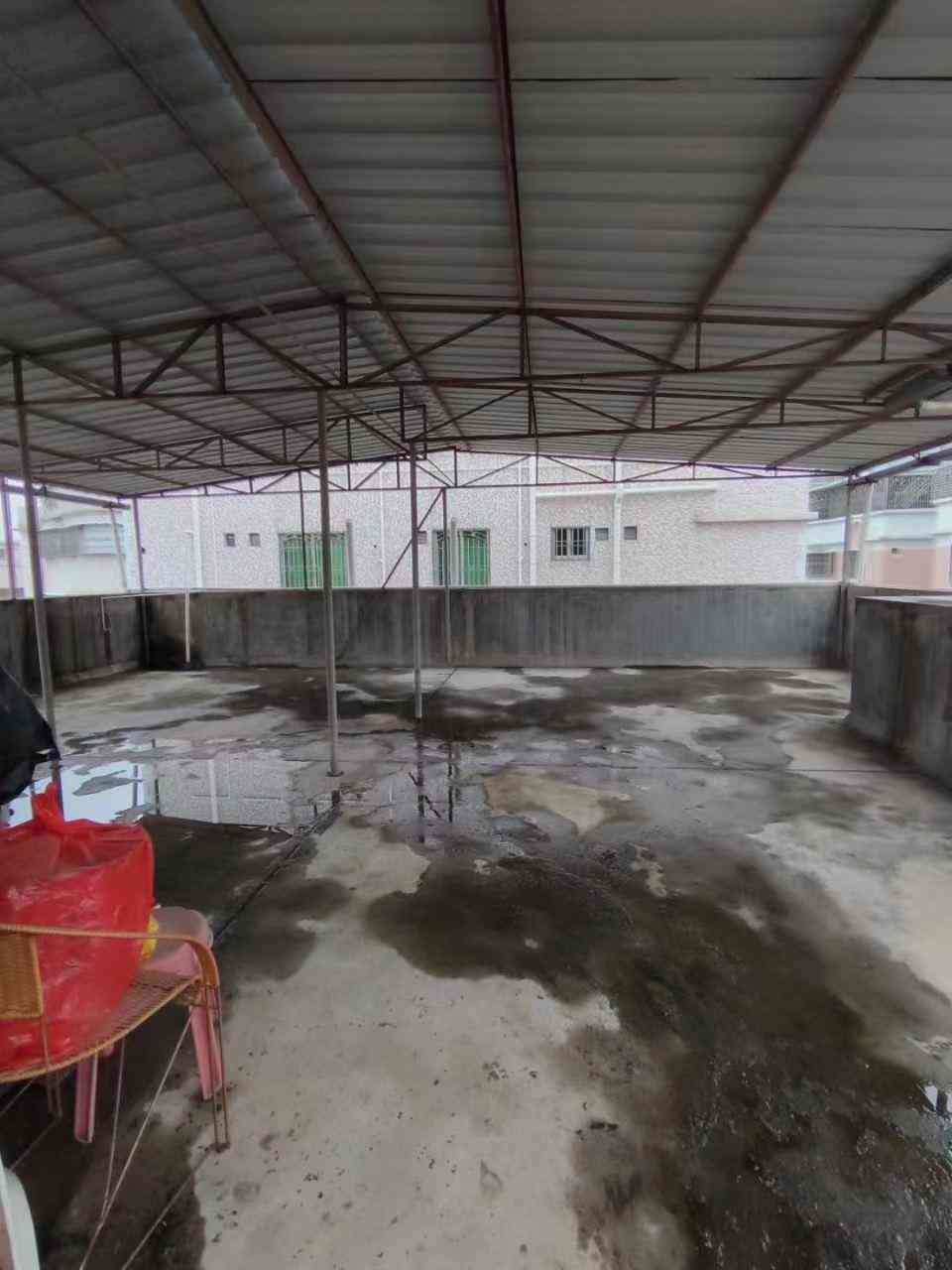 0首付0首付华侨城卜蜂莲花附近 媚杆北路 新城中心小学学区房 步梯6楼送7楼送杂物间 楼顶搭建好 楼梯十分平顺 3房2厅2卫 约130平方 售28.8万 密码看 看房