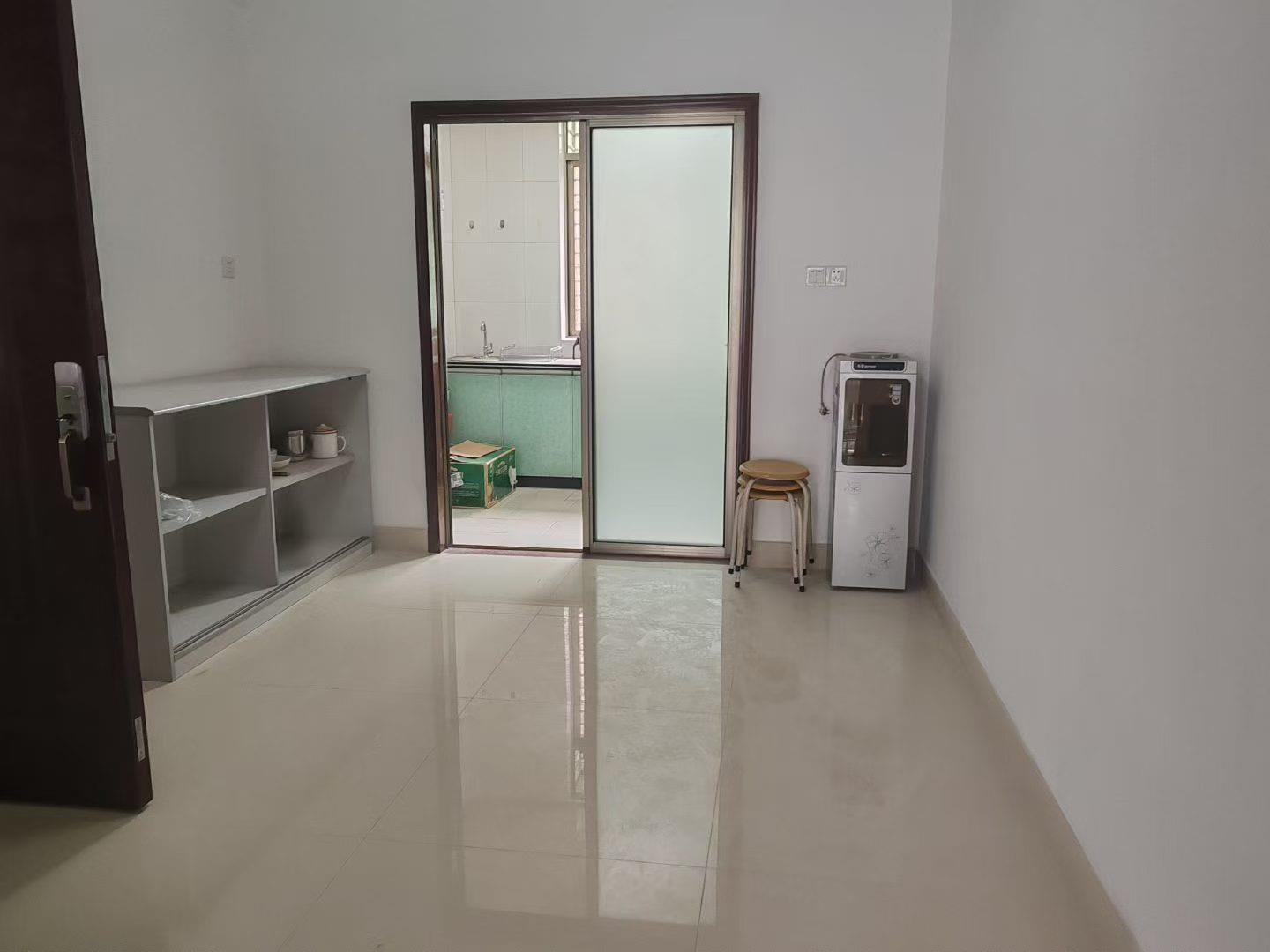 直江南鸿都花园附近 南北通透电梯2房2厅2卫 可配齐家私电 约130平 屋内保养靓 无需物业费 仅租1300元 