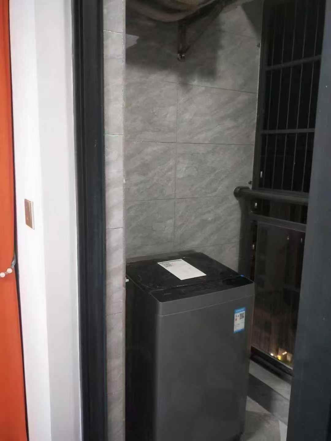 新县城天虹商场侧铁汉·华翰林电梯2房中高层 拎包入住 租金1500元 近外国语学校 富力城