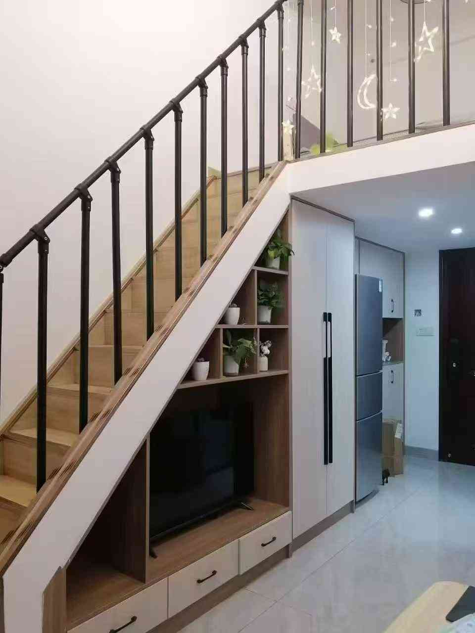 梅县碧桂园复式公寓梅县碧桂园复式公寓 近外国语天虹高铁站 电梯一房一厅一卫一阳台 家私电器齐全 拎包入住 售19.8 租1100元 密码看房方便 