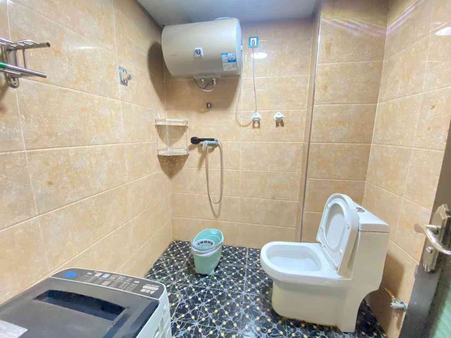 出租房江南香榭丽公寓9楼 一房一厅一厨一卫 采光靓 家私家电齐全拎包入住 有钥匙方便看 租1100元/月 一年起租 押二付一 