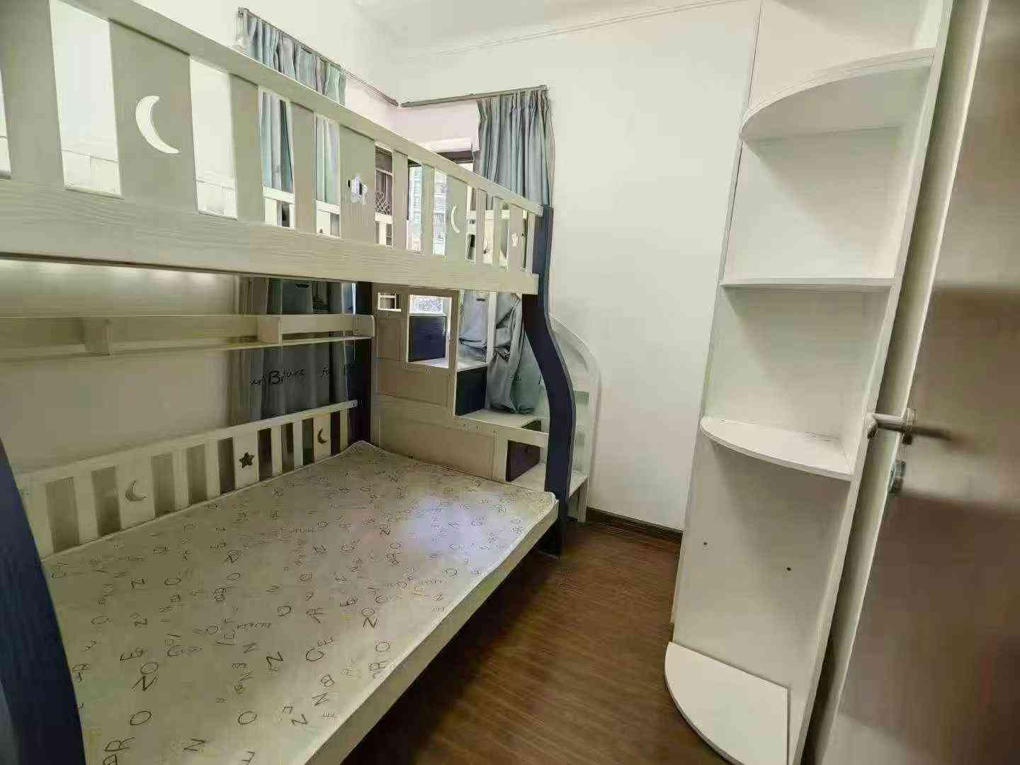 出租房.富力城D区四期低楼层 东南向 3房2卫2厅 家私家电齐全 拎包入住 押二付一一年起租租1600元/月包物业 密码锁随时看房~