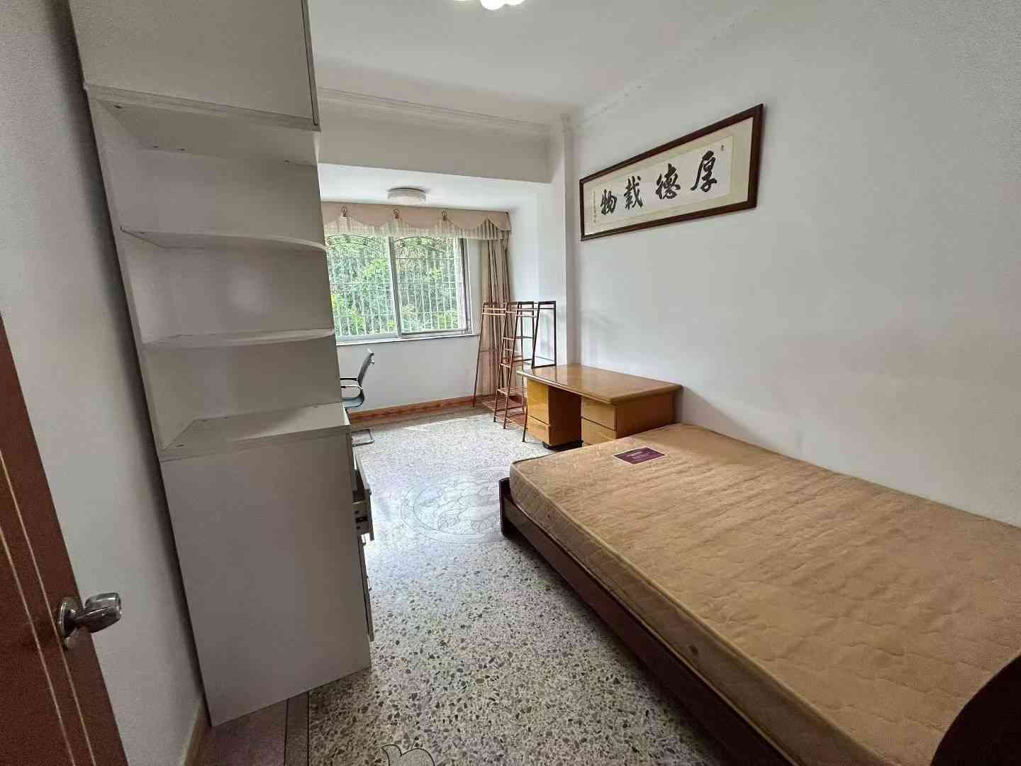 新县城百福豪园文化城4楼 加装电梯已做好一半了 直接到户 大小区送杂间 大3房2厅2卫 证上134平方 零首付 送全屋家私家电 采光靓 户型结构靓 交通方便 开价39.8万（小议