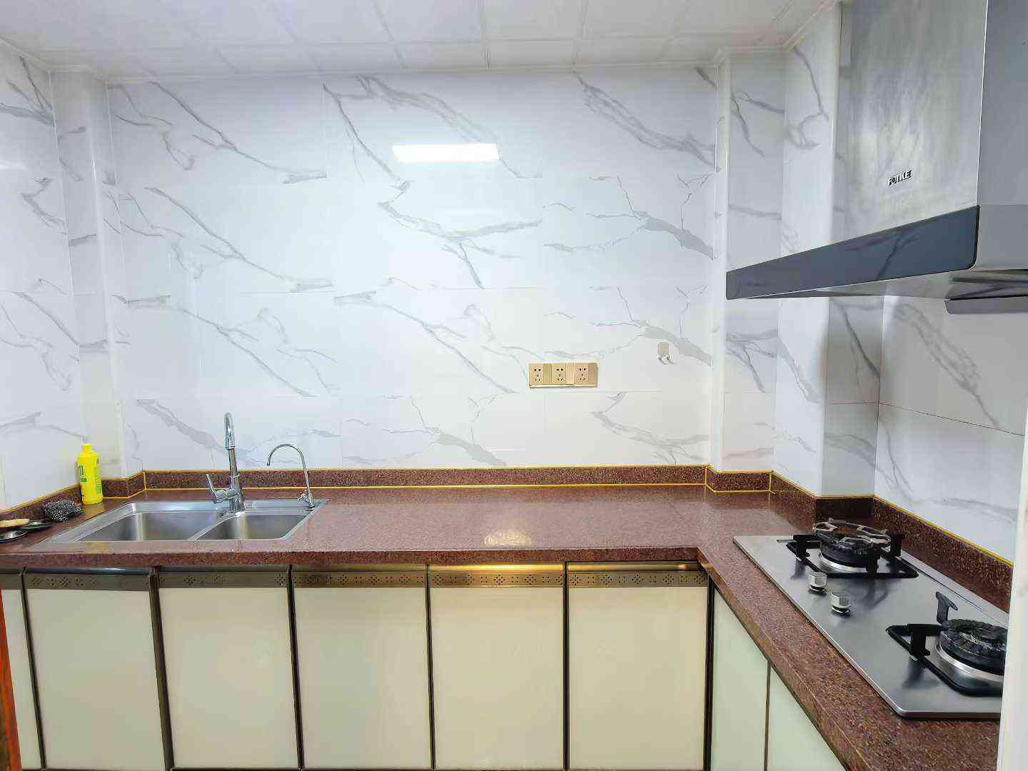 客家新世界4房2厅3卫 南北通透双阳台 东南向花园 拎包入住 租金2500元/月 1年起租 预约看房