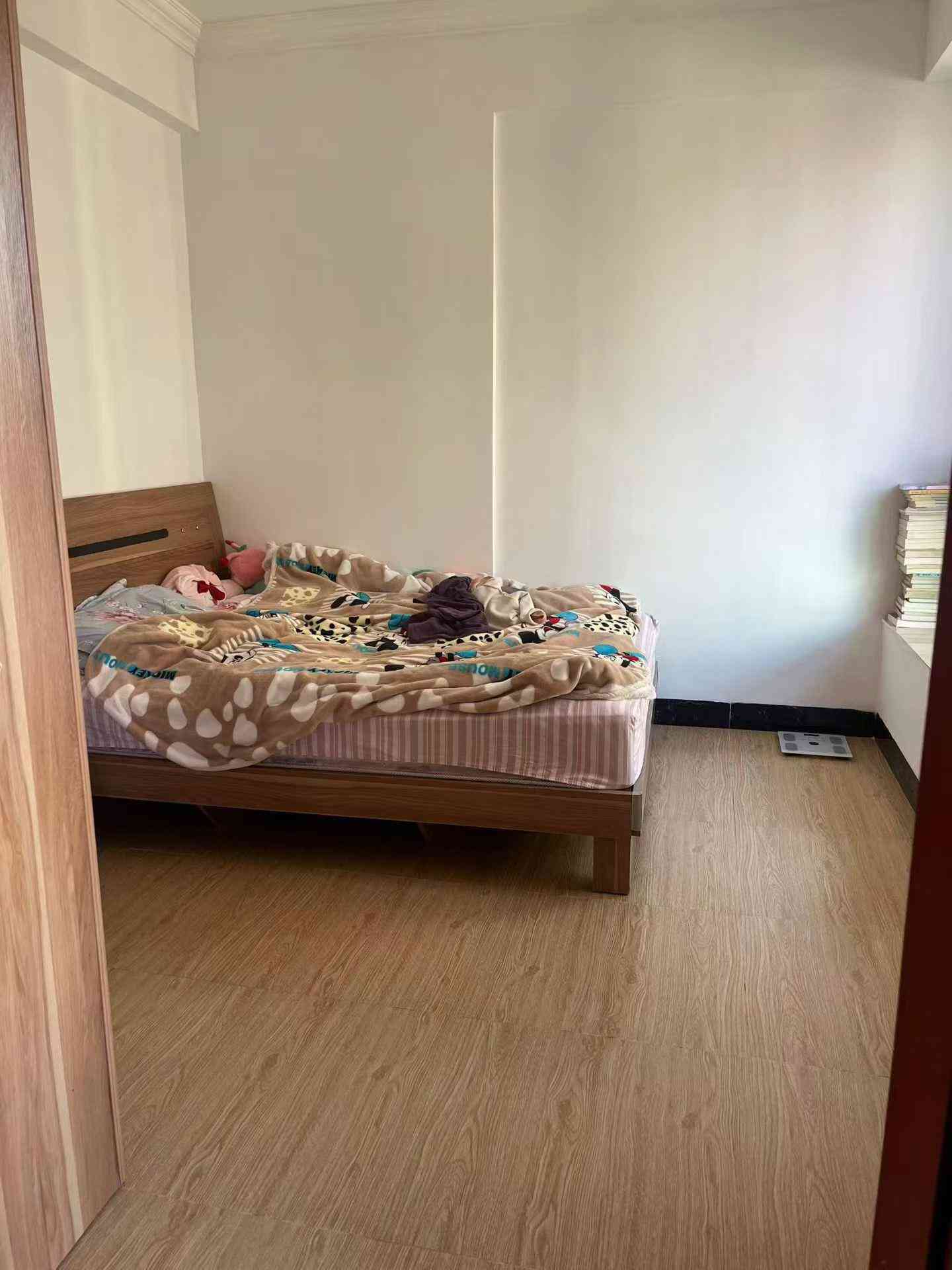 新县城人民广场附近 华侨中学对面梅花金御 电梯中高楼 2房2厅1卫 约70平 保养靓 带部分家私家电 出售42.8万(小议) 