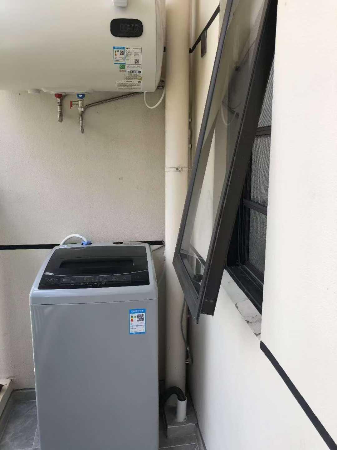 万象公寓电梯中间8楼 一房一厅精装修拎包入住 密码看房 租金1200/月 