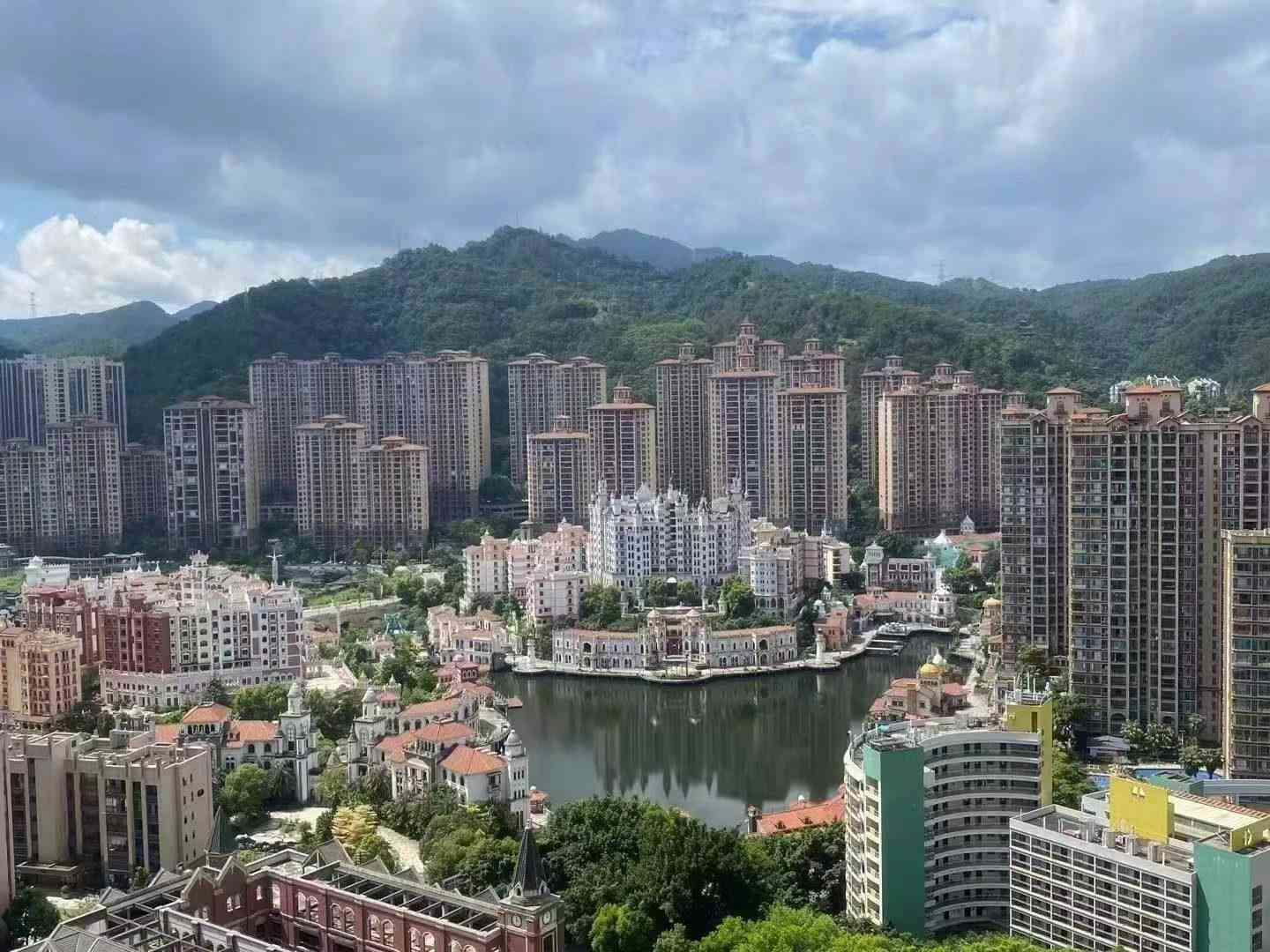 江南客天下东城花漫里工抵房 亏本出售 117平 南向 电梯中高靓楼层 望湖望江视野无敌 3房2厅2卫 新证各出各税 诚售53.8万（一口价） 
