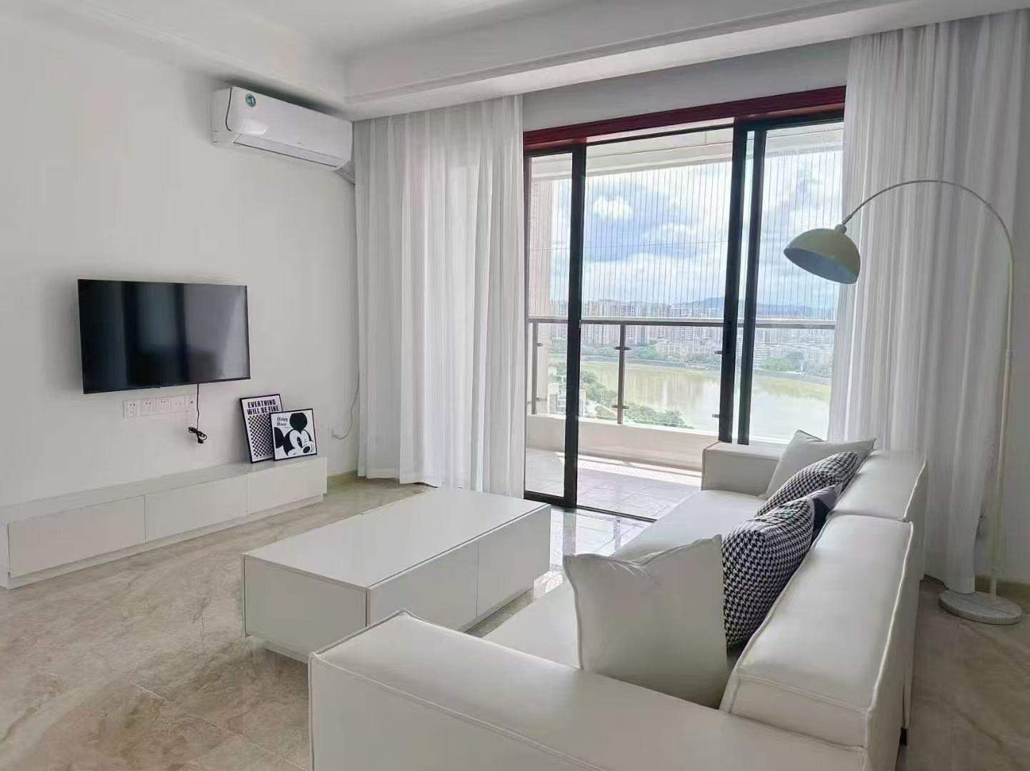 芹洋奥园半岛一号电梯中间层3房2厅2卫 主家现代风格装修十分温馨 采光结构靓 全屋望花园又望江 面积约120平方 带家私家电 拎包入住 小区周边设施成熟 生活便利 2200元/月 押二付一 