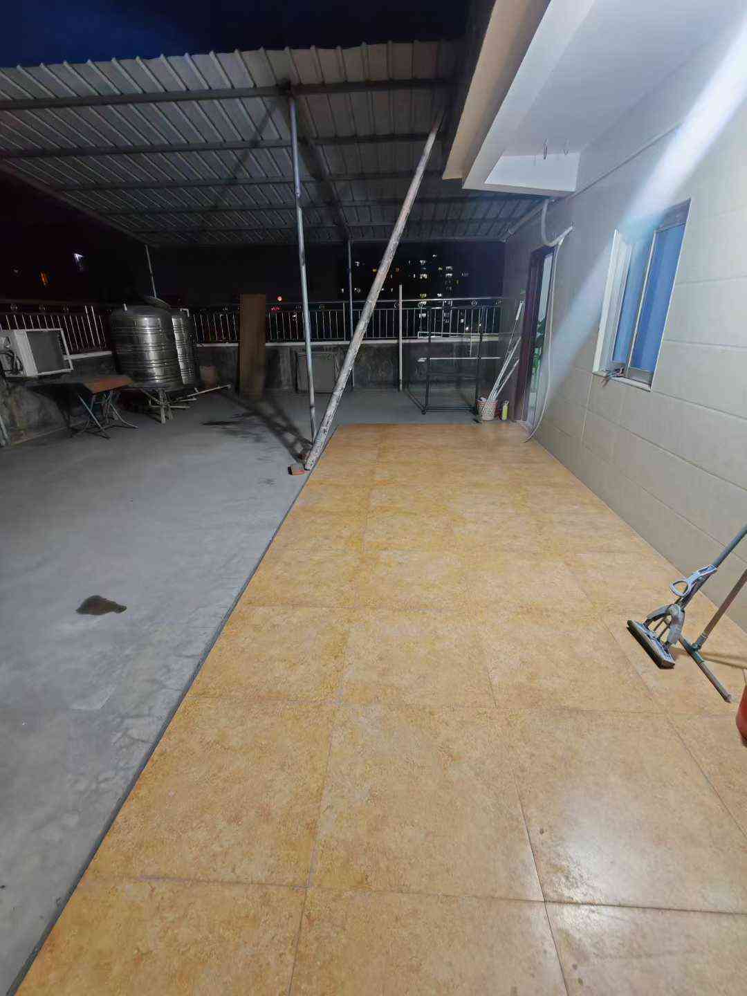 嘉花园后面步梯房6楼出租500元两房两卫带露台