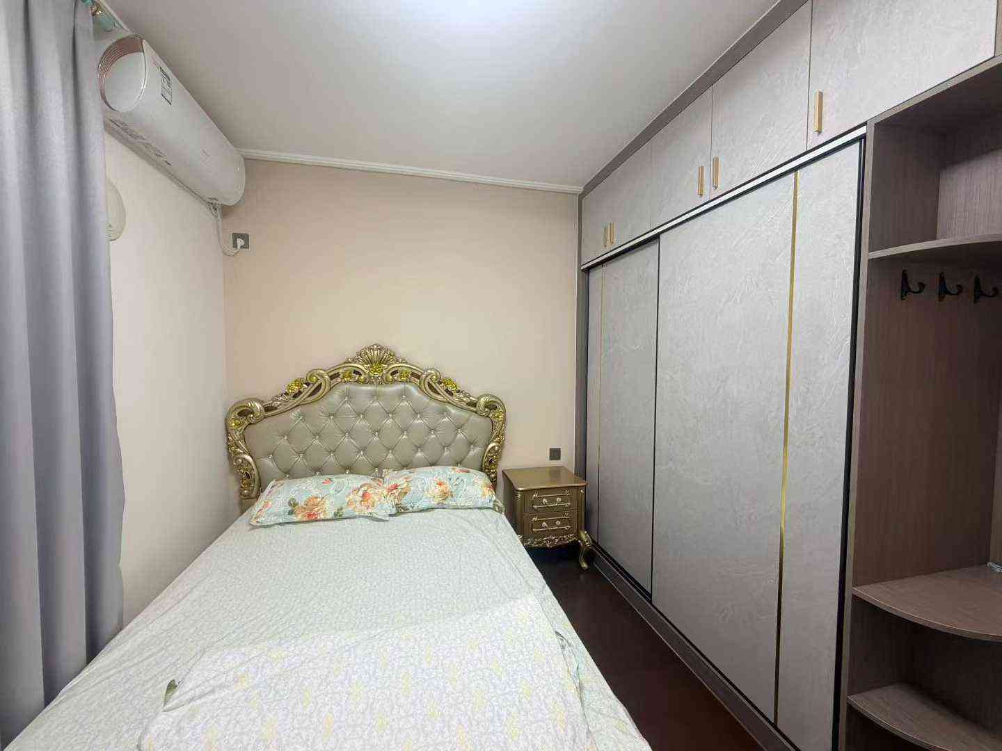 保利江南和府 园心中间楼层130平方4房 全屋硅藻泥 豪华装修 现代简约风格 少住人保养好 仅售108.8万