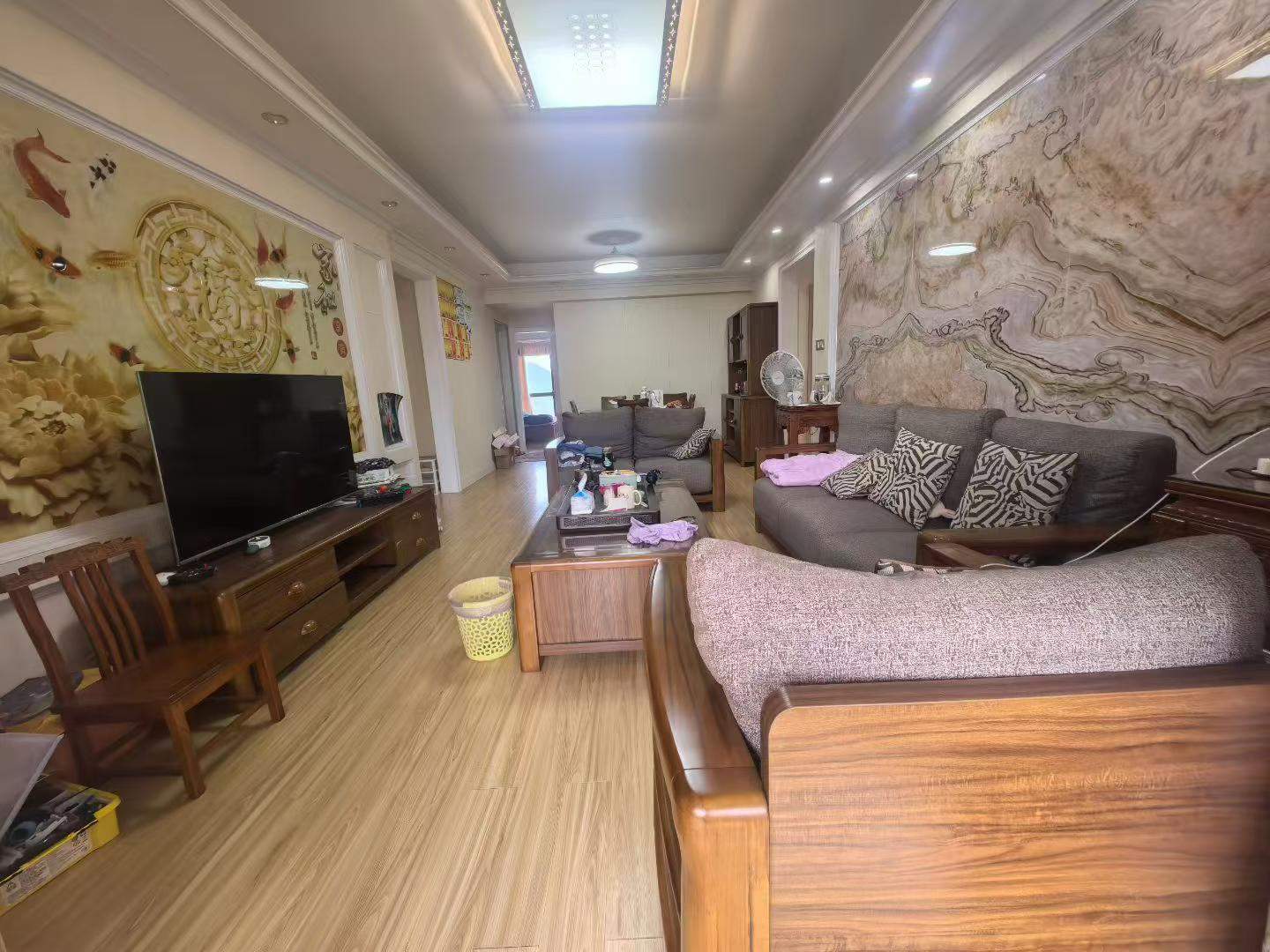 富力城二期B区高楼 125平方3房2厅2卫 豪华装修 家私家电齐全 押二付一 一年起租1700元/月 方便看房