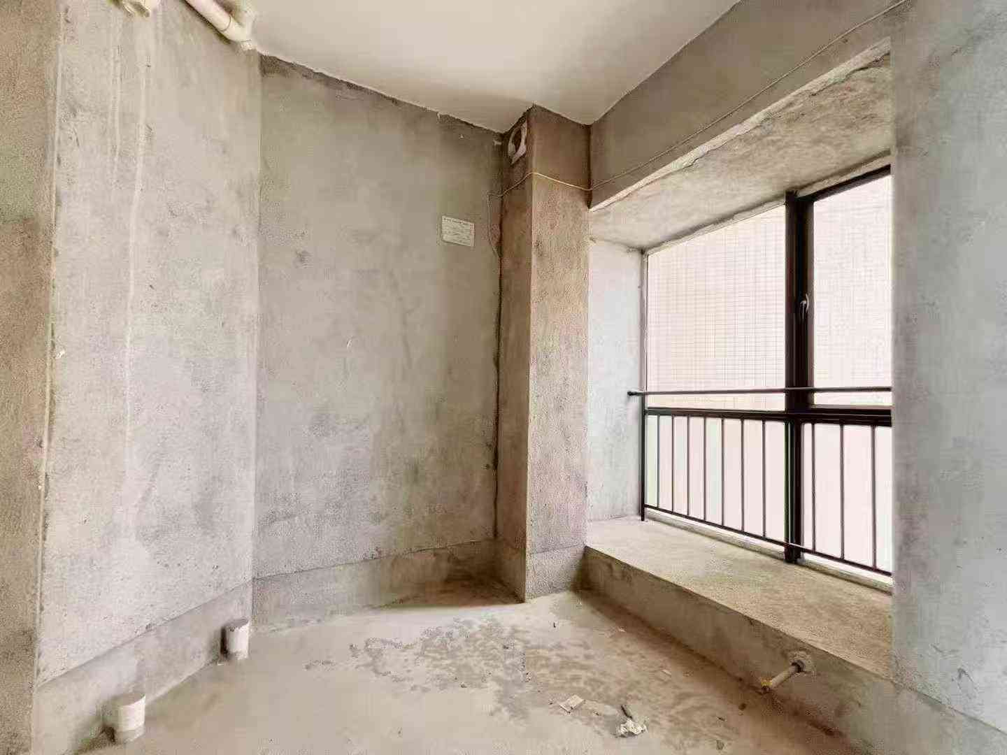 正兴城大三房南北通透江北正兴城花园大小区 约130平3房2厅2卫 电梯中高靓楼层 南北通透户型 采光充足 毛坯现状即买即装修 红本在手满五过户便宜 售69.8万 
