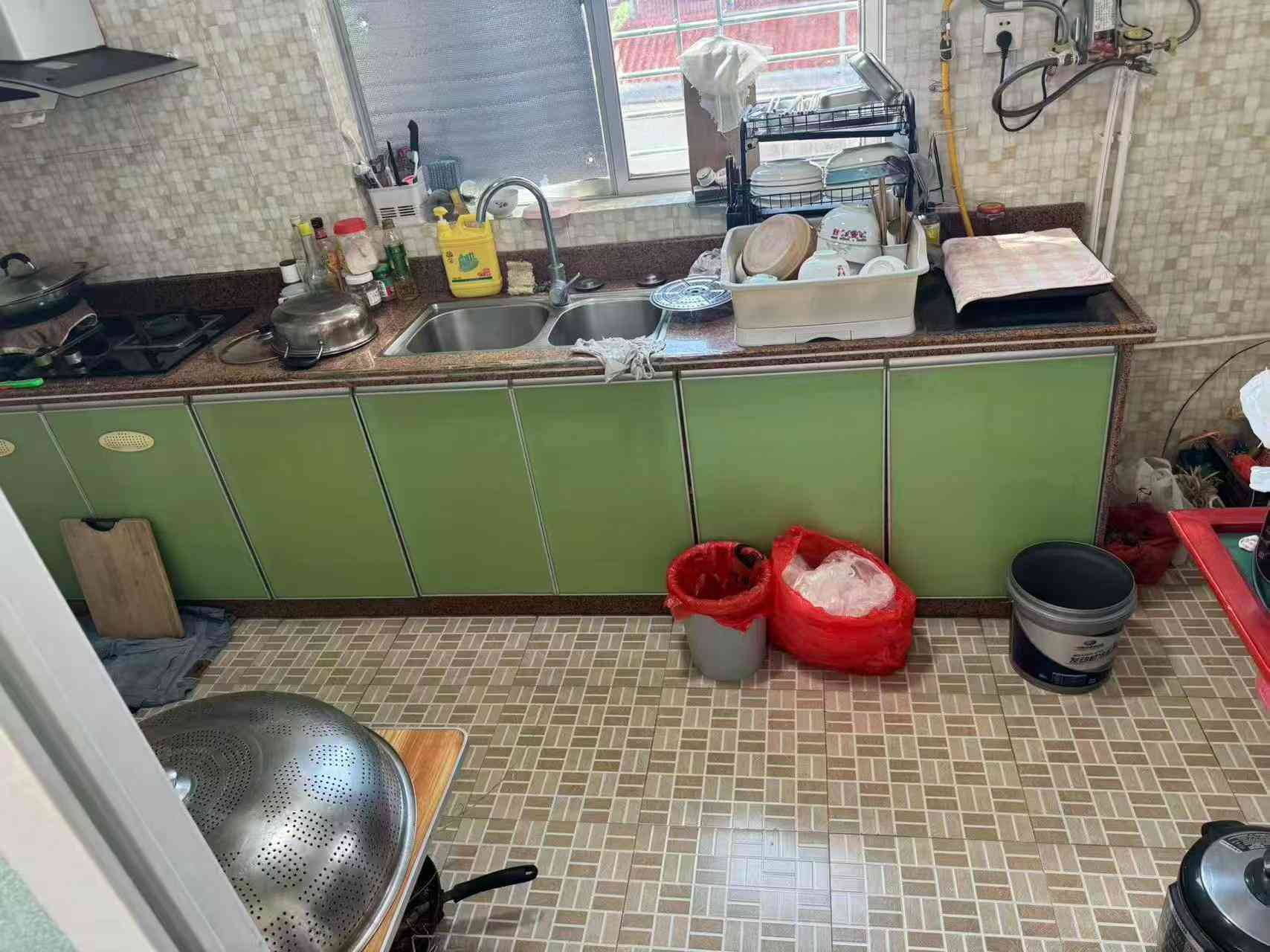 【金贵花园】步梯大3房新县城金贵花园 3房2厅2卫 步梯5楼 130平方 南向装修保养好 过户便宜 大小区带杂物间 43.8万（小小议价）