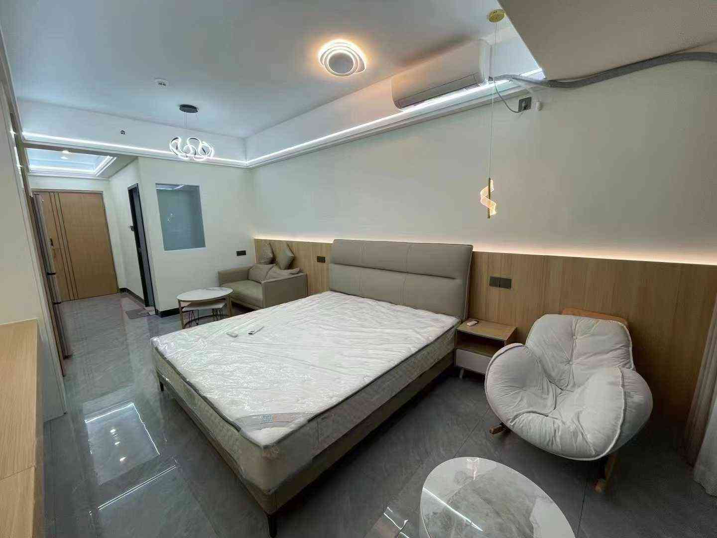 佰耀出租多套东山中学附近 东山新天地 一线江景 平层1房1厅1卫 约40平方 中间楼层 家私家电齐全 拎包入住 租金1400一个月 